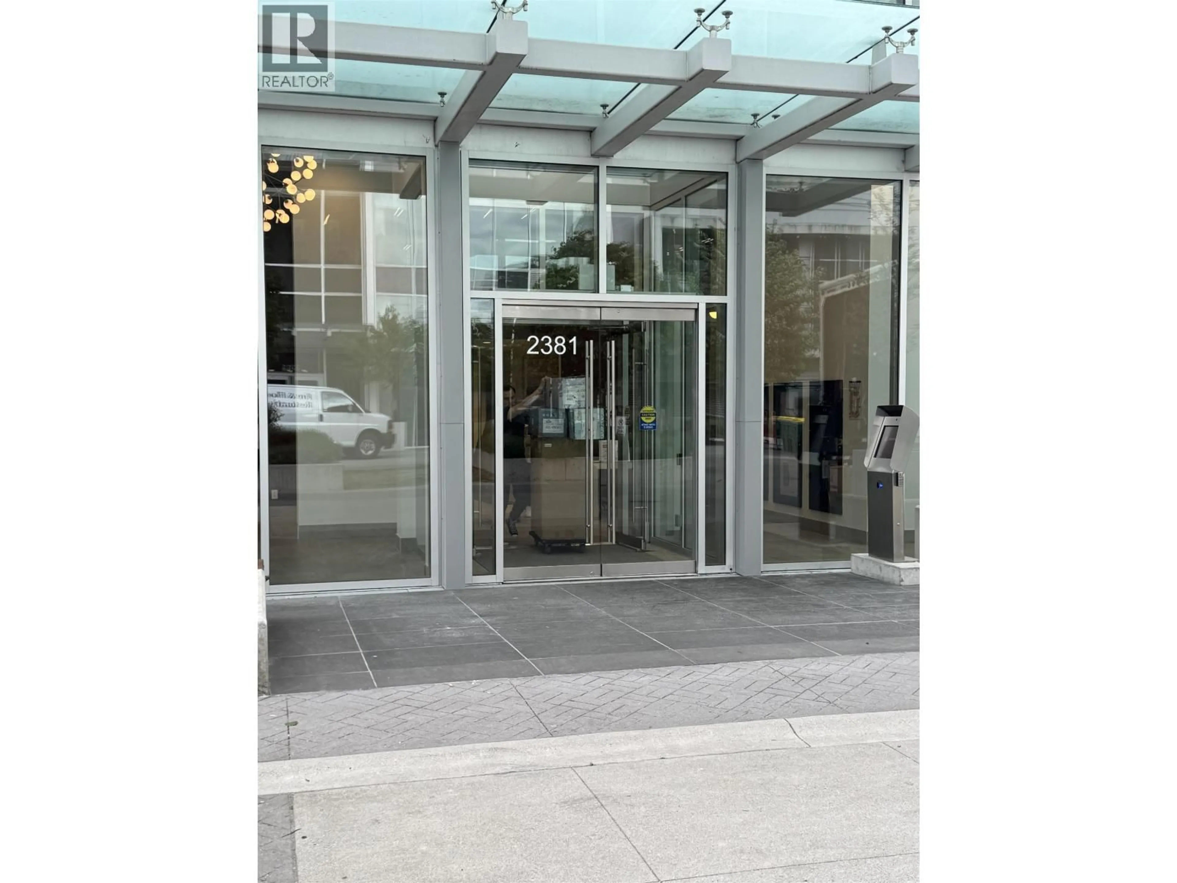 Indoor foyer for 2004 - 2381 BETA AVENUE, Burnaby British Columbia V5C0P7