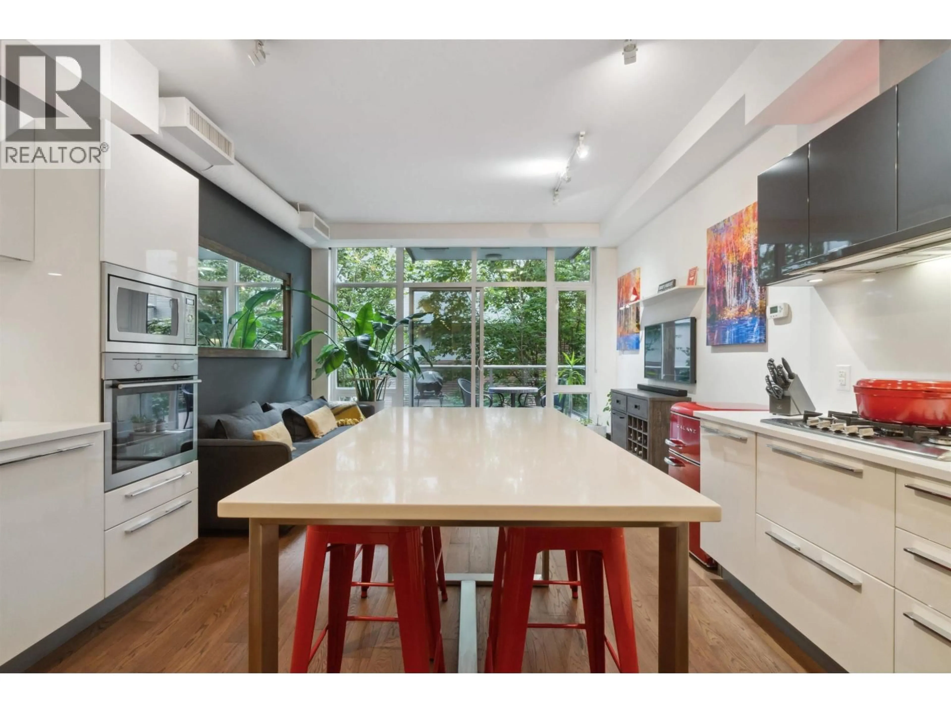 Contemporary kitchen, unknown for 225 - 108 1ST AVENUE, Vancouver British Columbia V5T0E3
