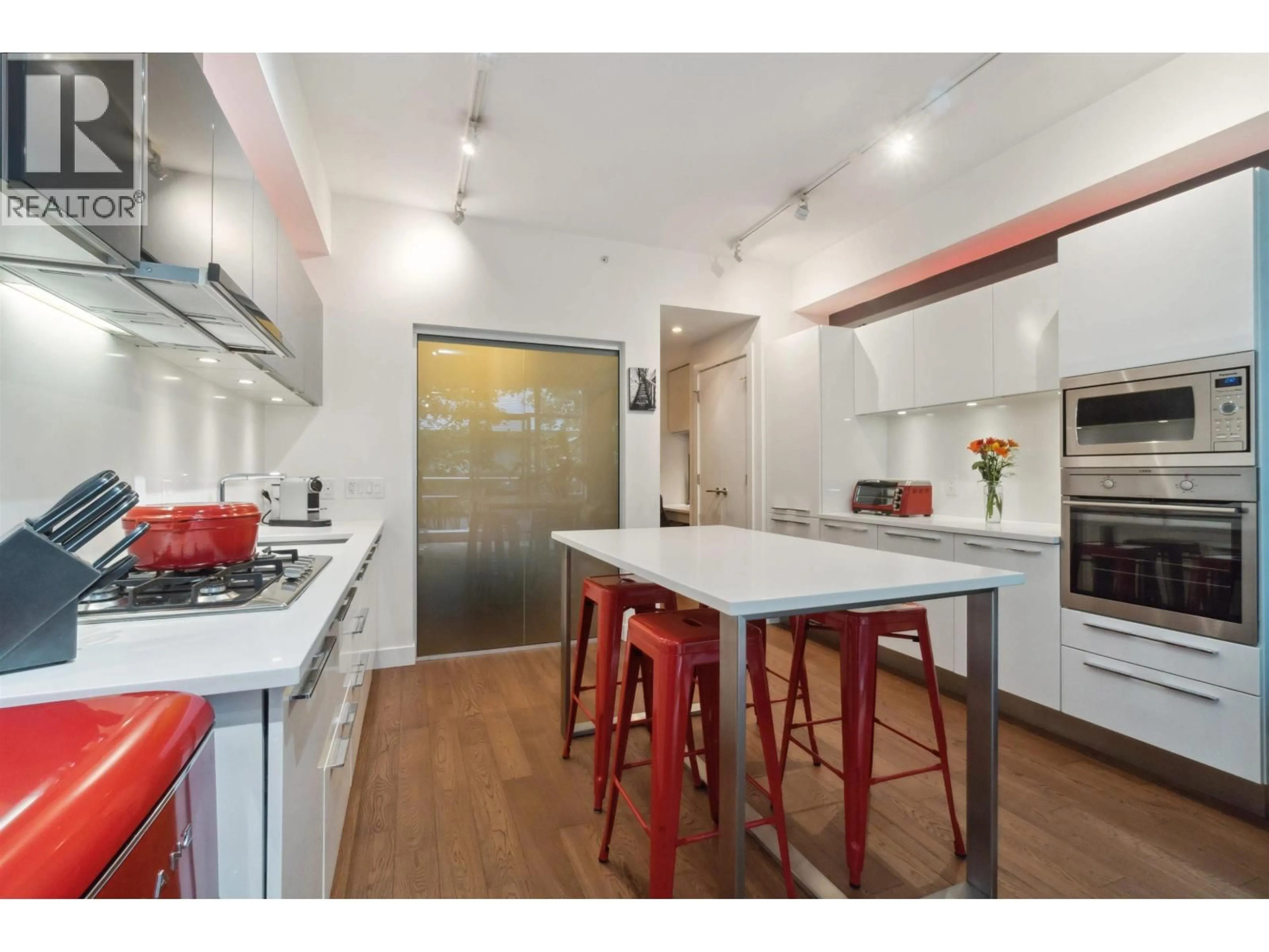 Contemporary kitchen, unknown for 225 - 108 1ST AVENUE, Vancouver British Columbia V5T0E3