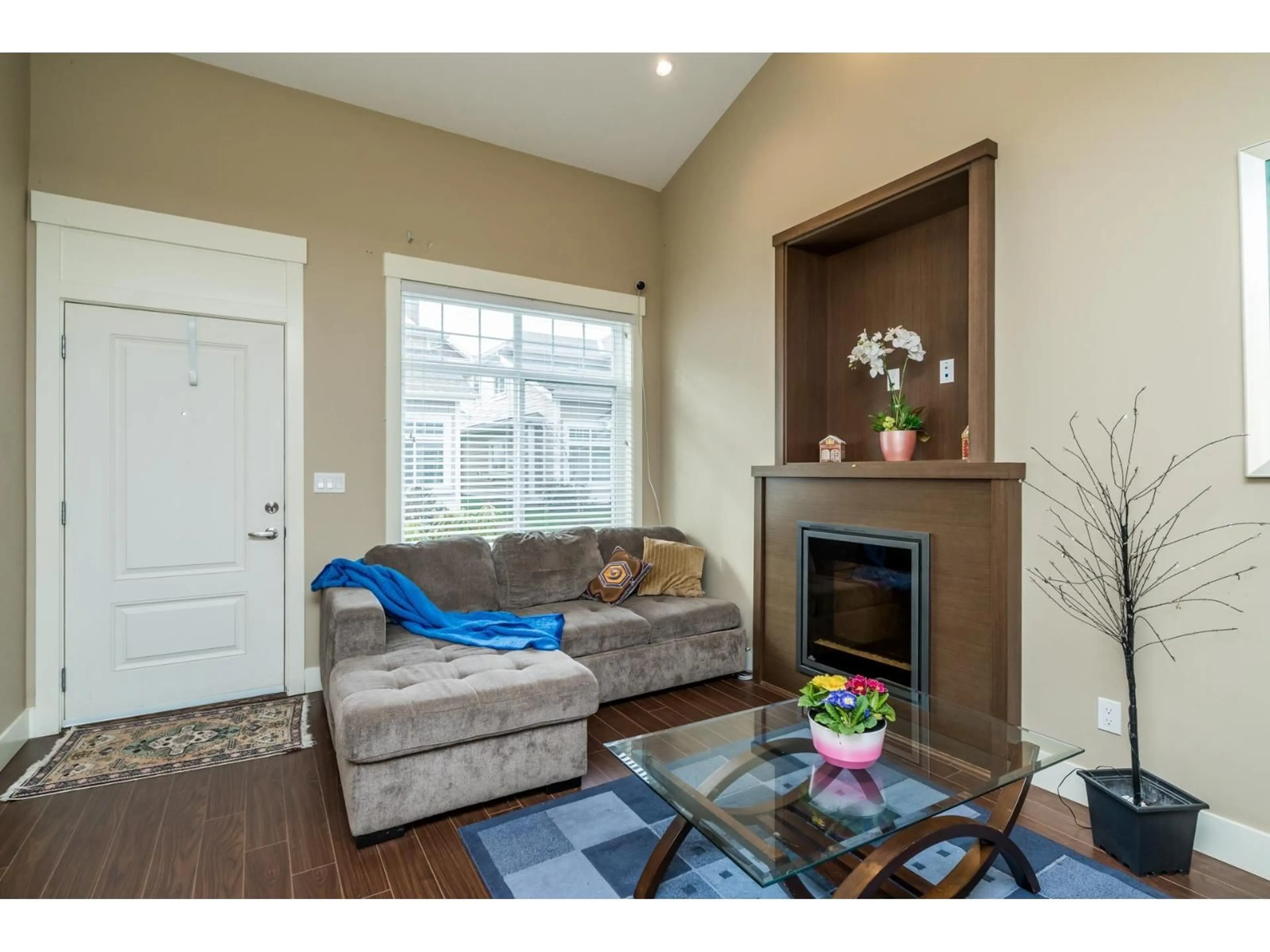 Living room with furniture, wood/laminate floor for 32 - 30748 CARDINAL AVENUE, Abbotsford British Columbia V2T0C1