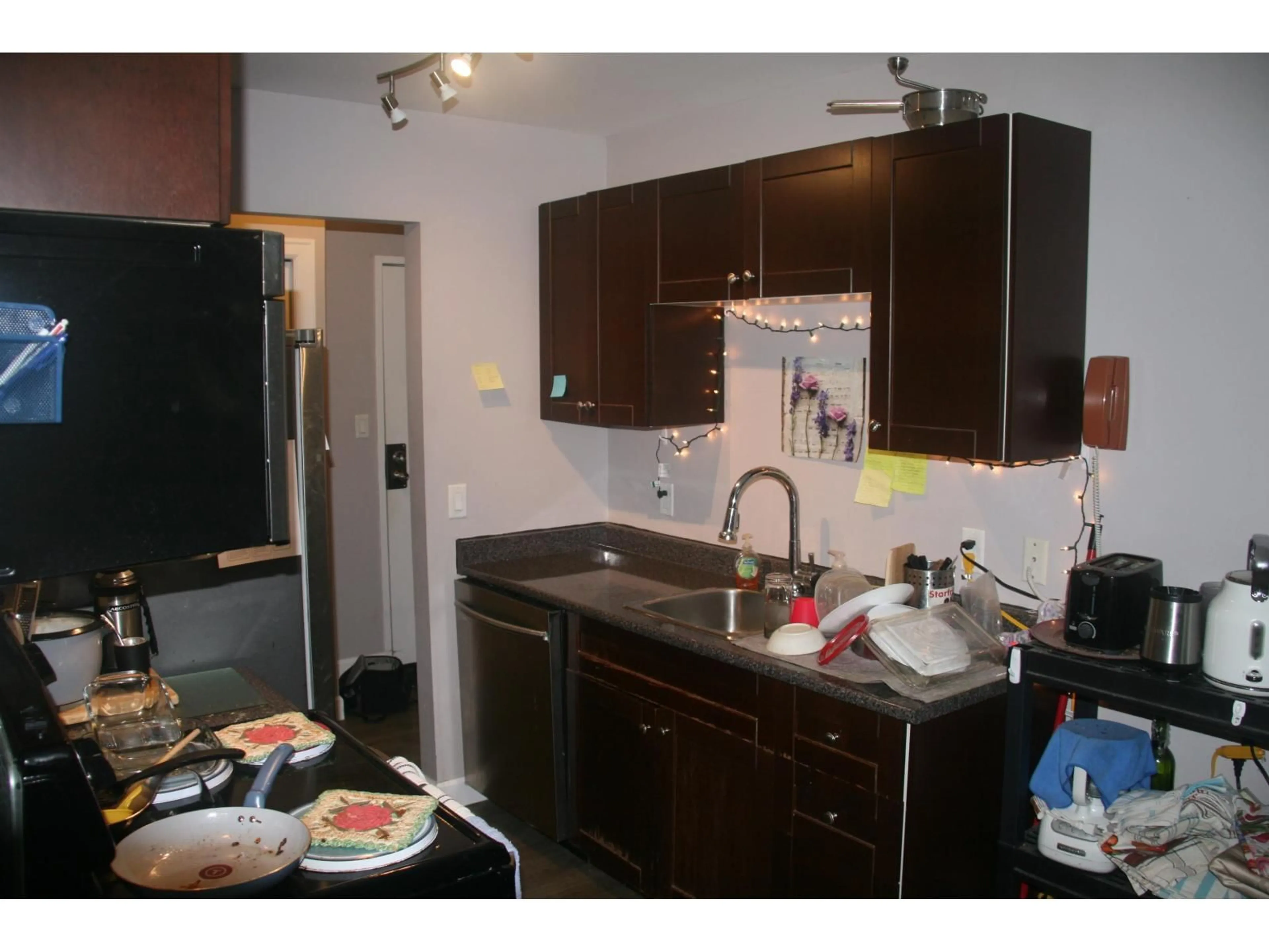 Standard kitchen, unknown for 328 - 1909 SALTON ROAD, Abbotsford British Columbia V2S5B6