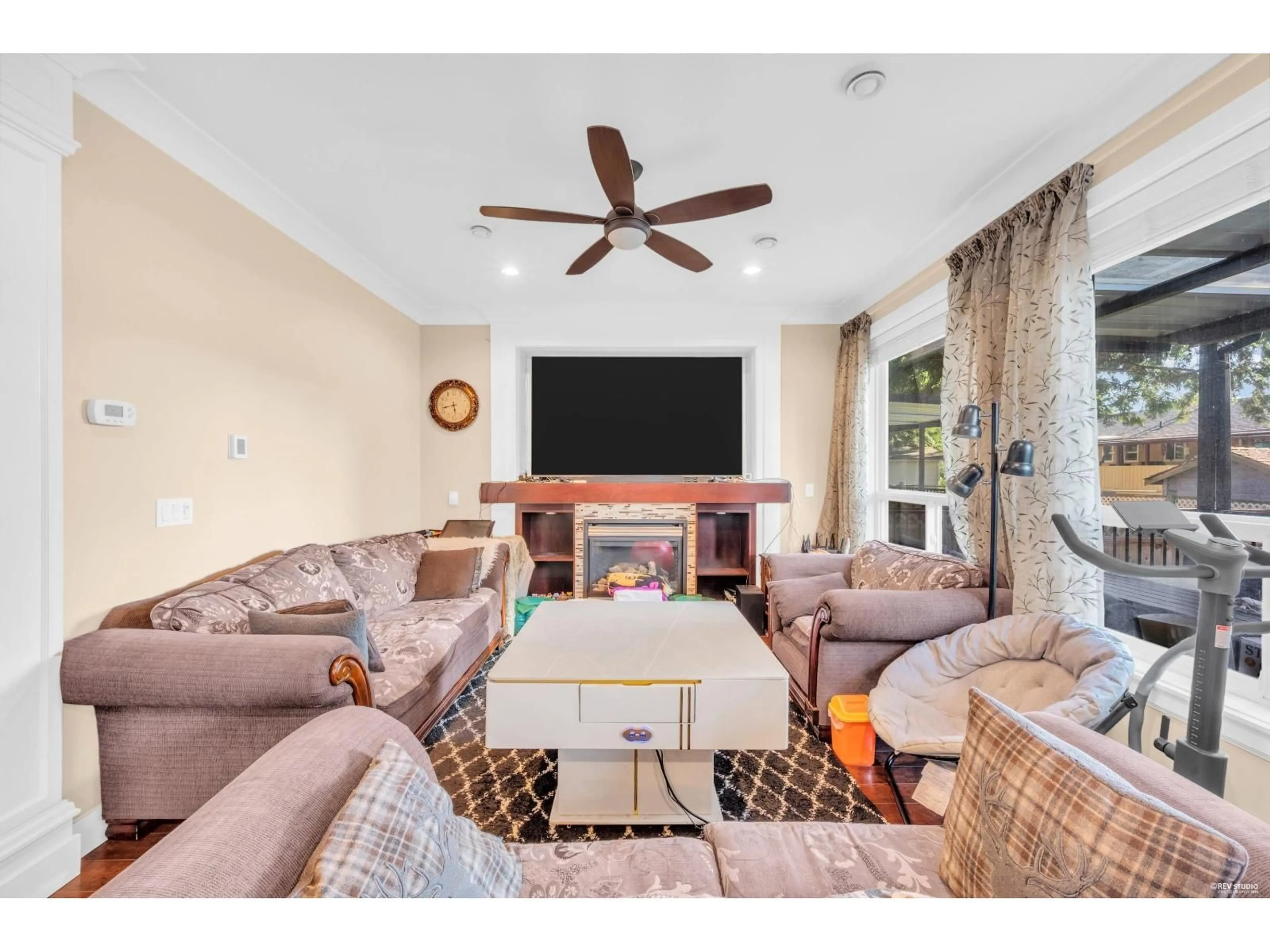 Living room with furniture, unknown for 7423 115 STREET, Delta British Columbia V4C5M6