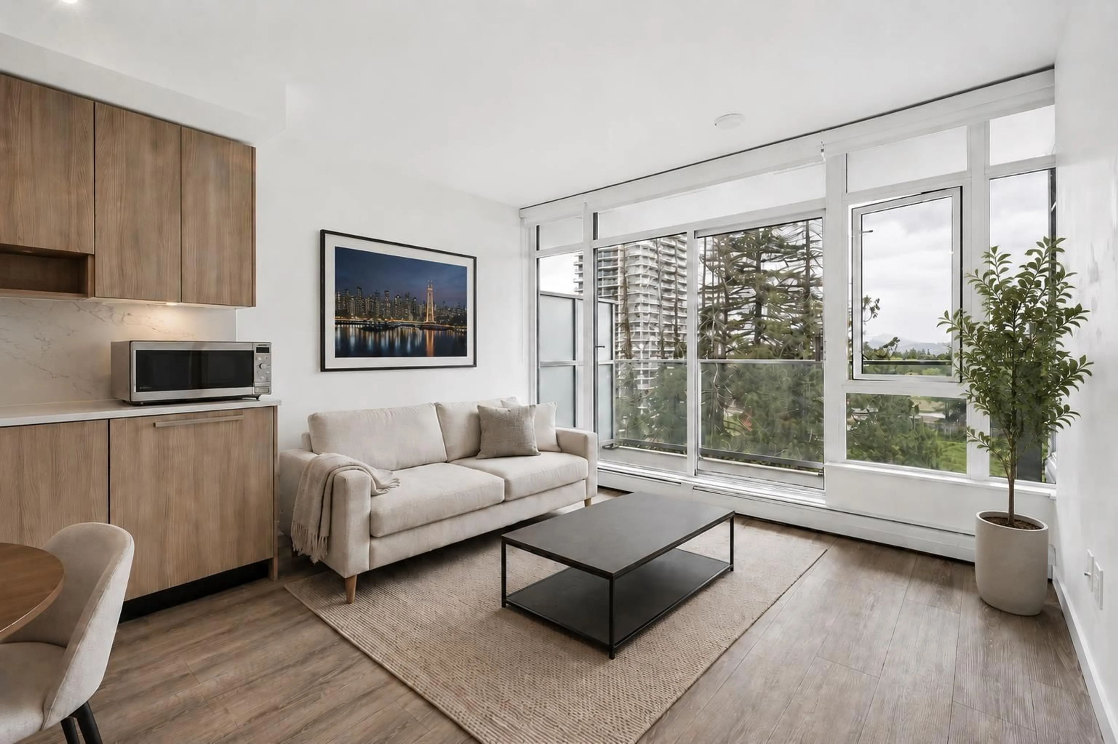 Living room with furniture, unknown for 704 - 13350 CENTRAL AVENUE, Surrey British Columbia V3T0S1