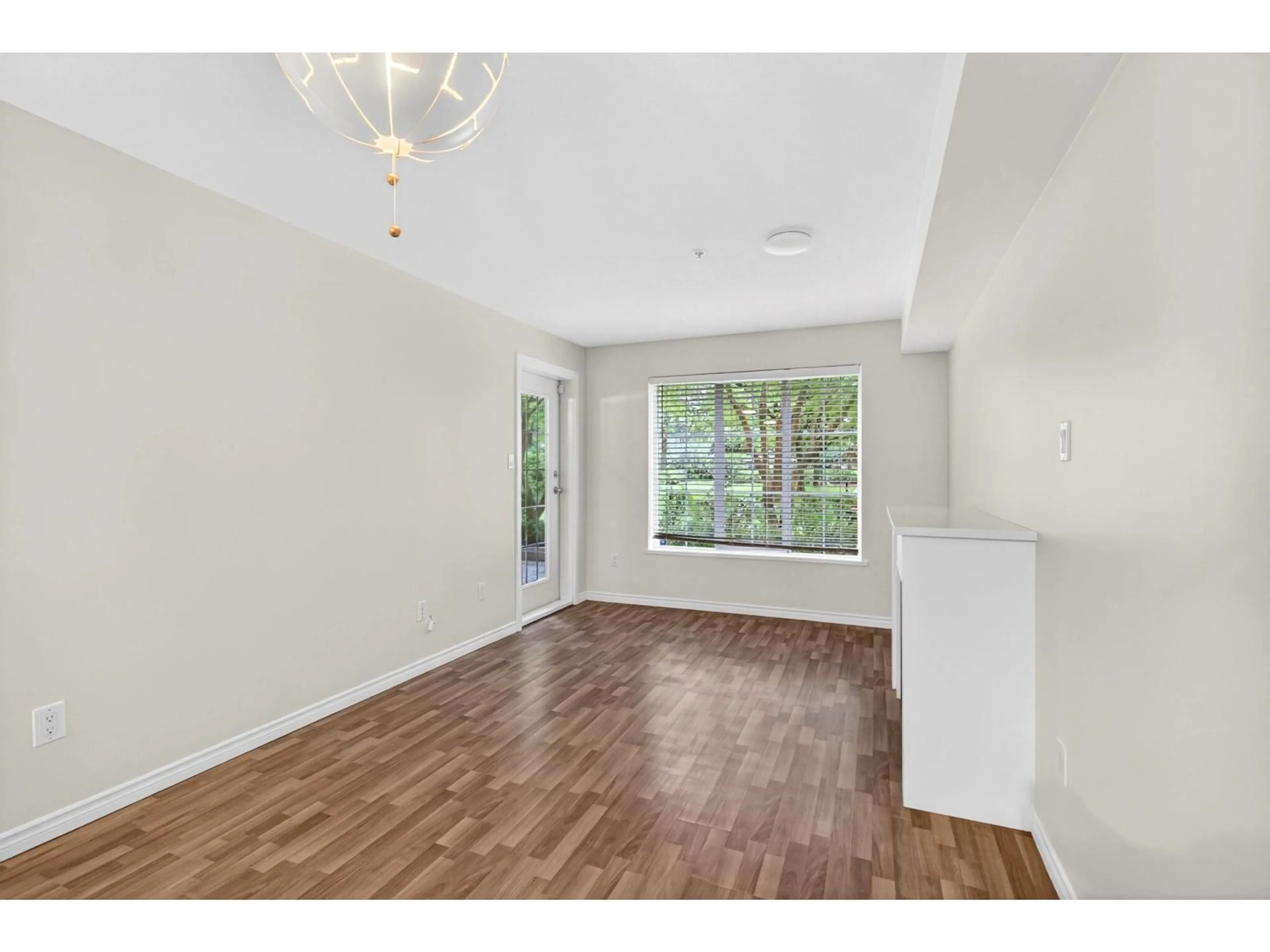 A pic of a room for 105 - 14859 100 AVENUE, Surrey British Columbia V3R2V5