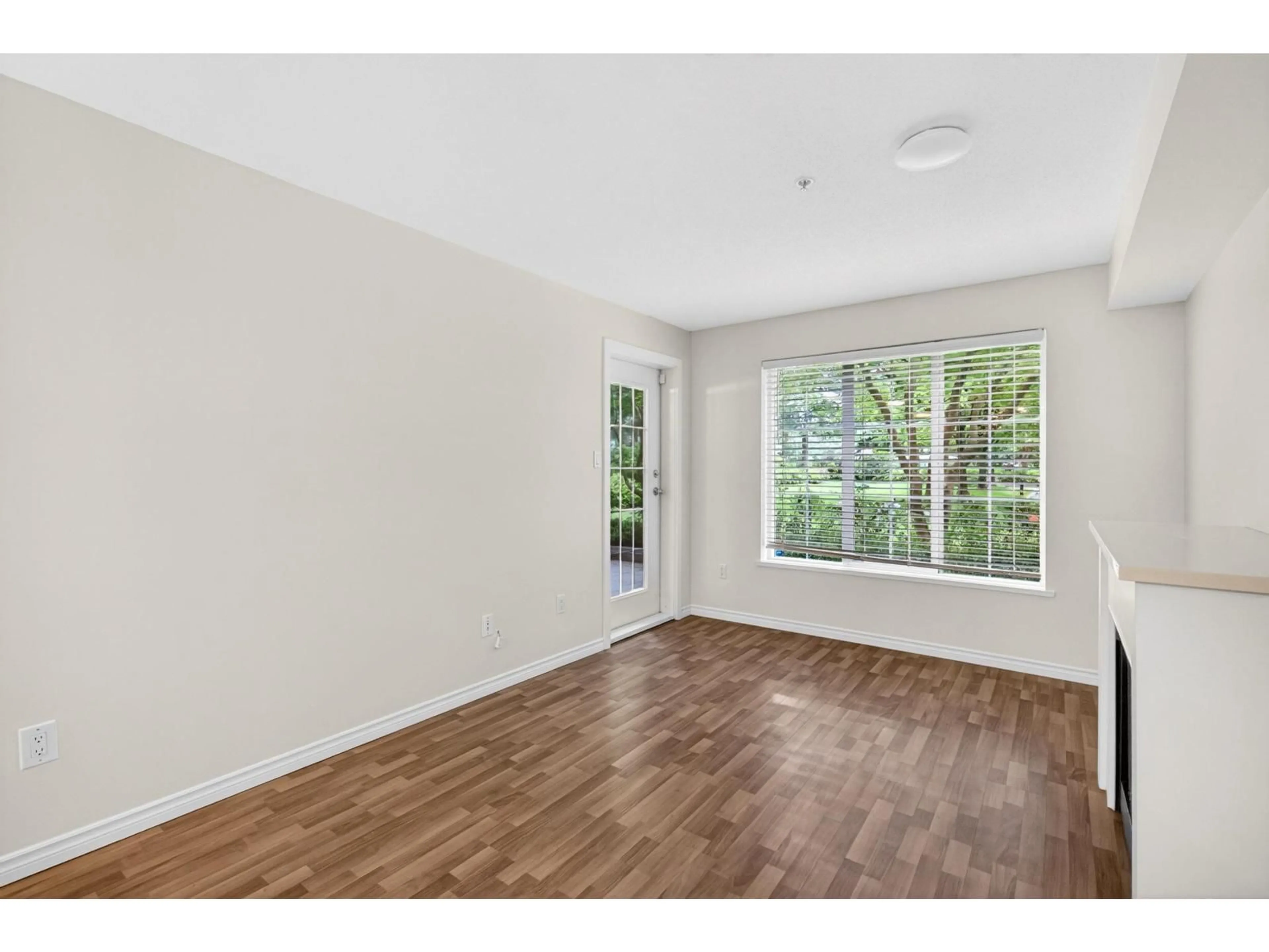 A pic of a room for 105 - 14859 100 AVENUE, Surrey British Columbia V3R2V5