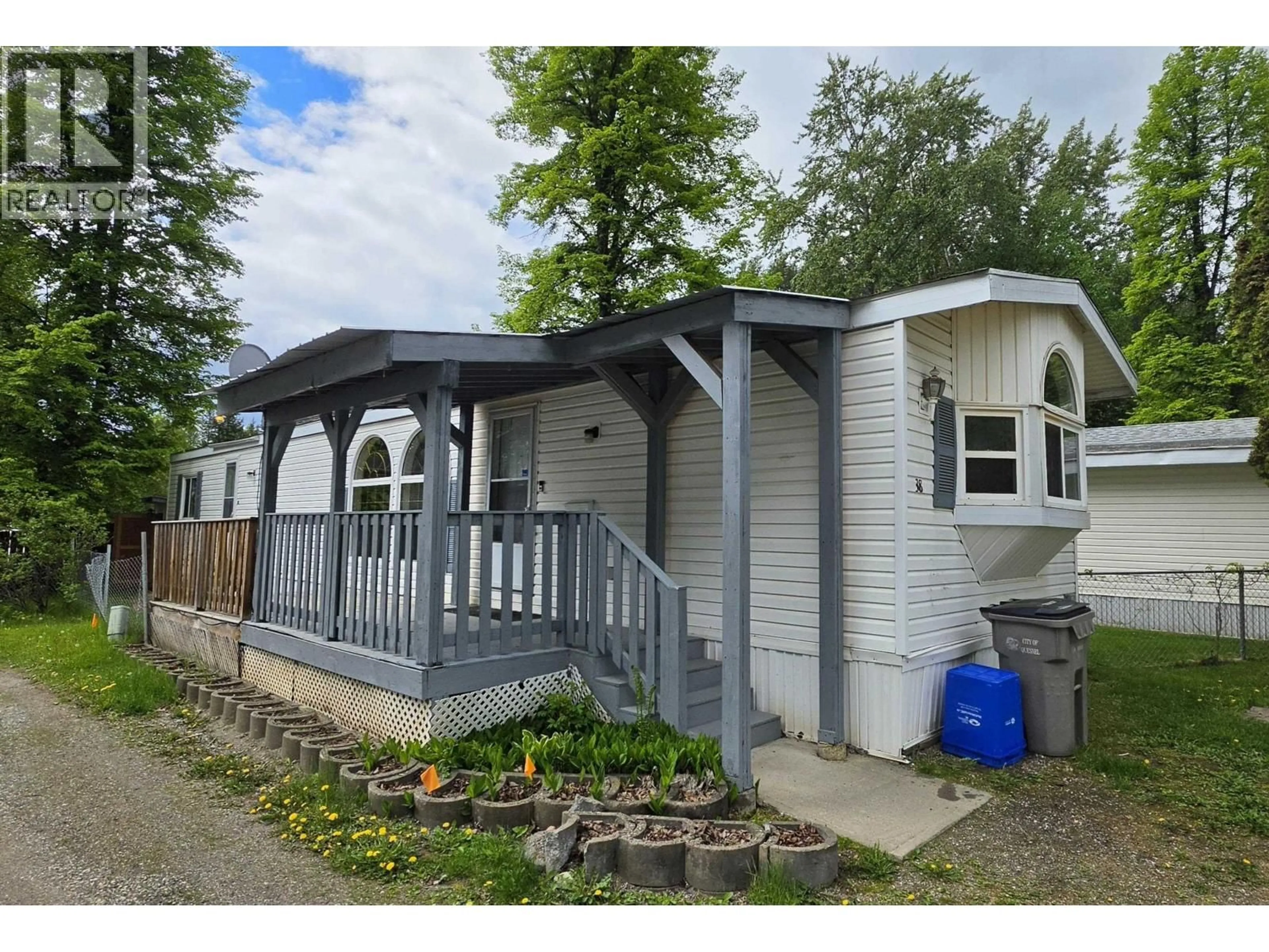 Home with vinyl exterior material, street for 38 - 654 NORTH FRASER DRIVE, Quesnel British Columbia V2J1Z6