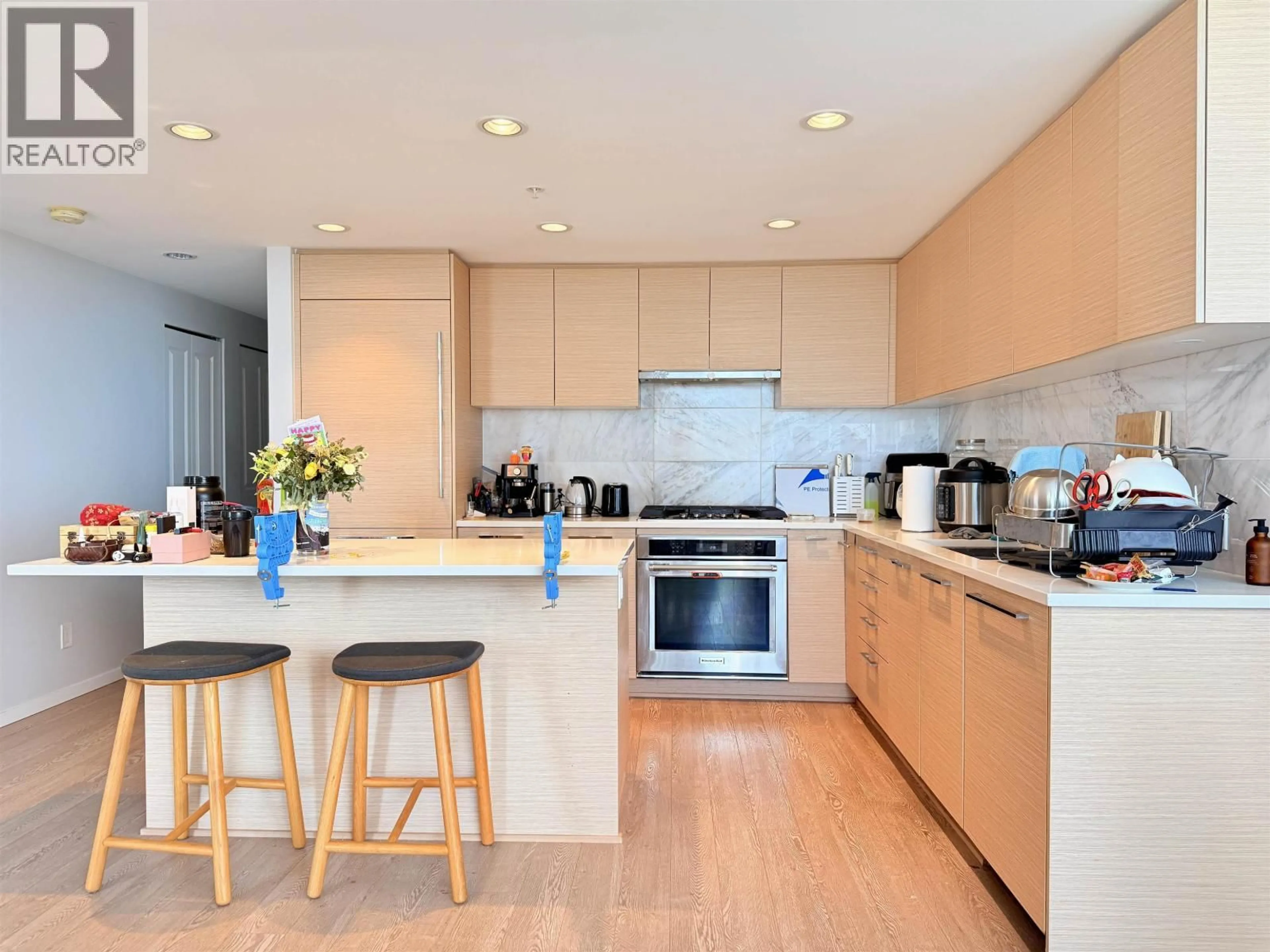 Contemporary kitchen, unknown for 2608 - 6700 DUNBLANE AVENUE, Burnaby British Columbia V5H0J3