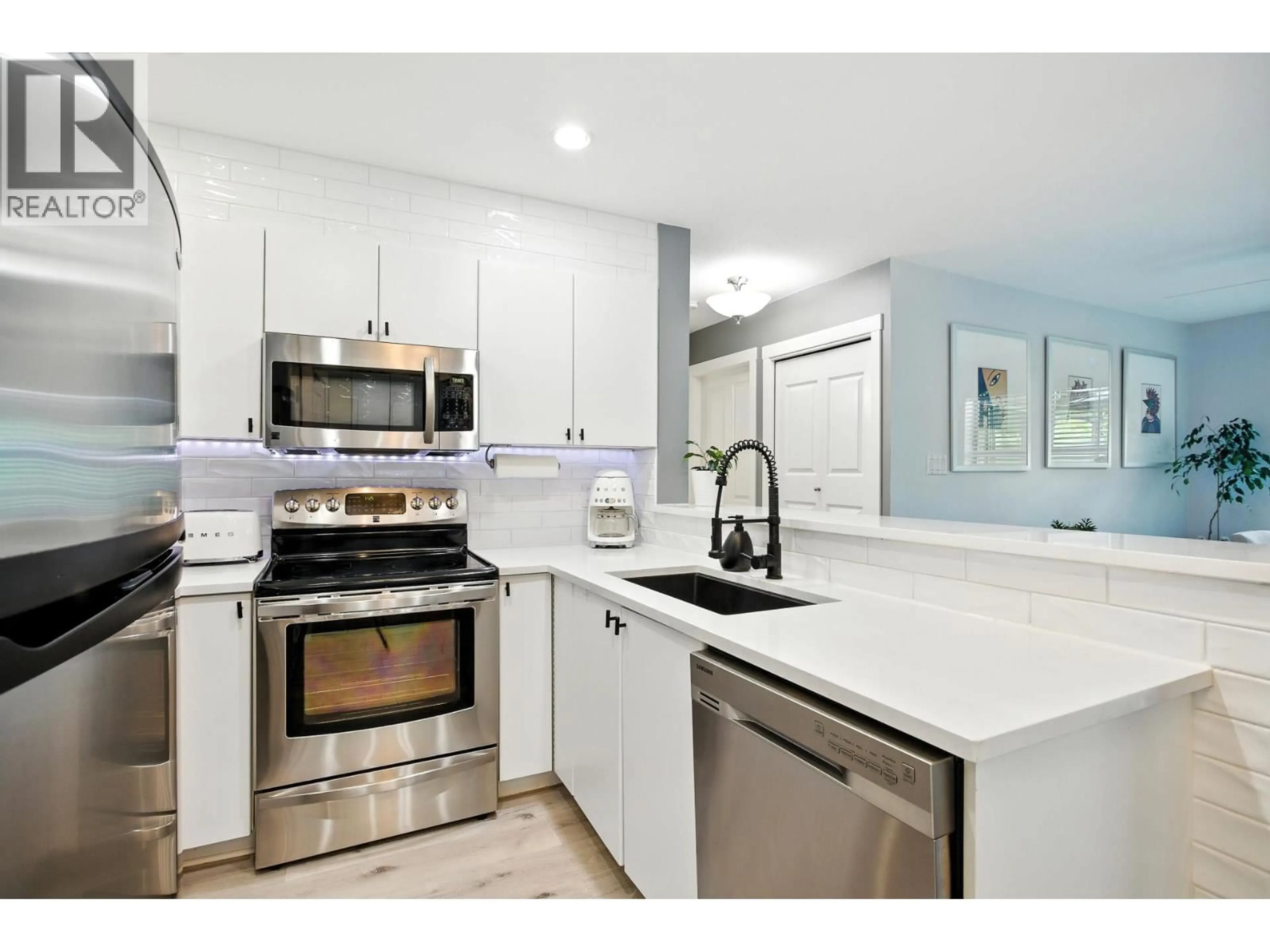 Open concept kitchen, ceramic/tile floor for 404 - 225 NEWPORT DRIVE, Port Moody British Columbia V3H5H1