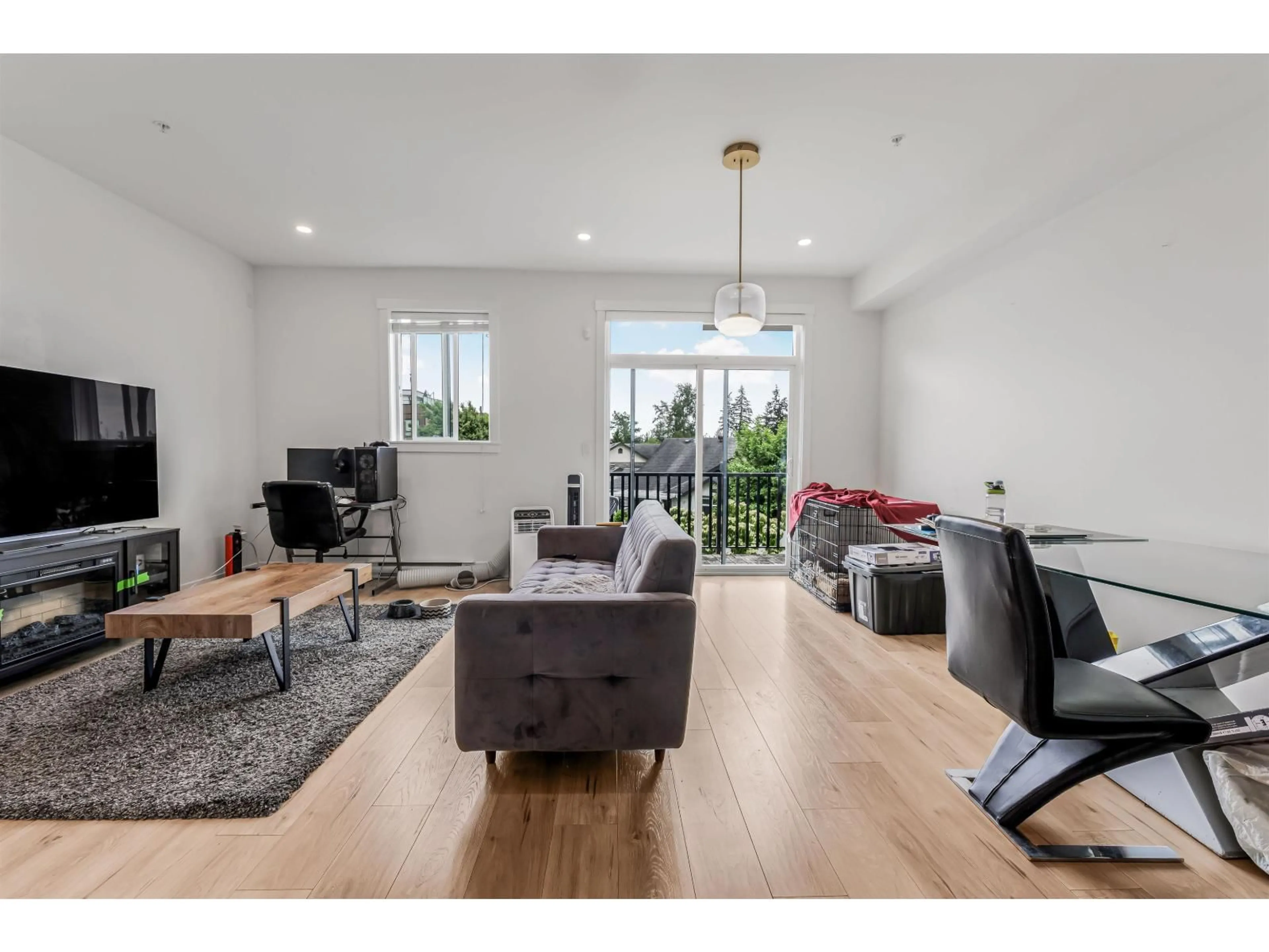 Living room with furniture, wood/laminate floor for 26 - 19704 55A AVENUE, Langley British Columbia V3A0L2