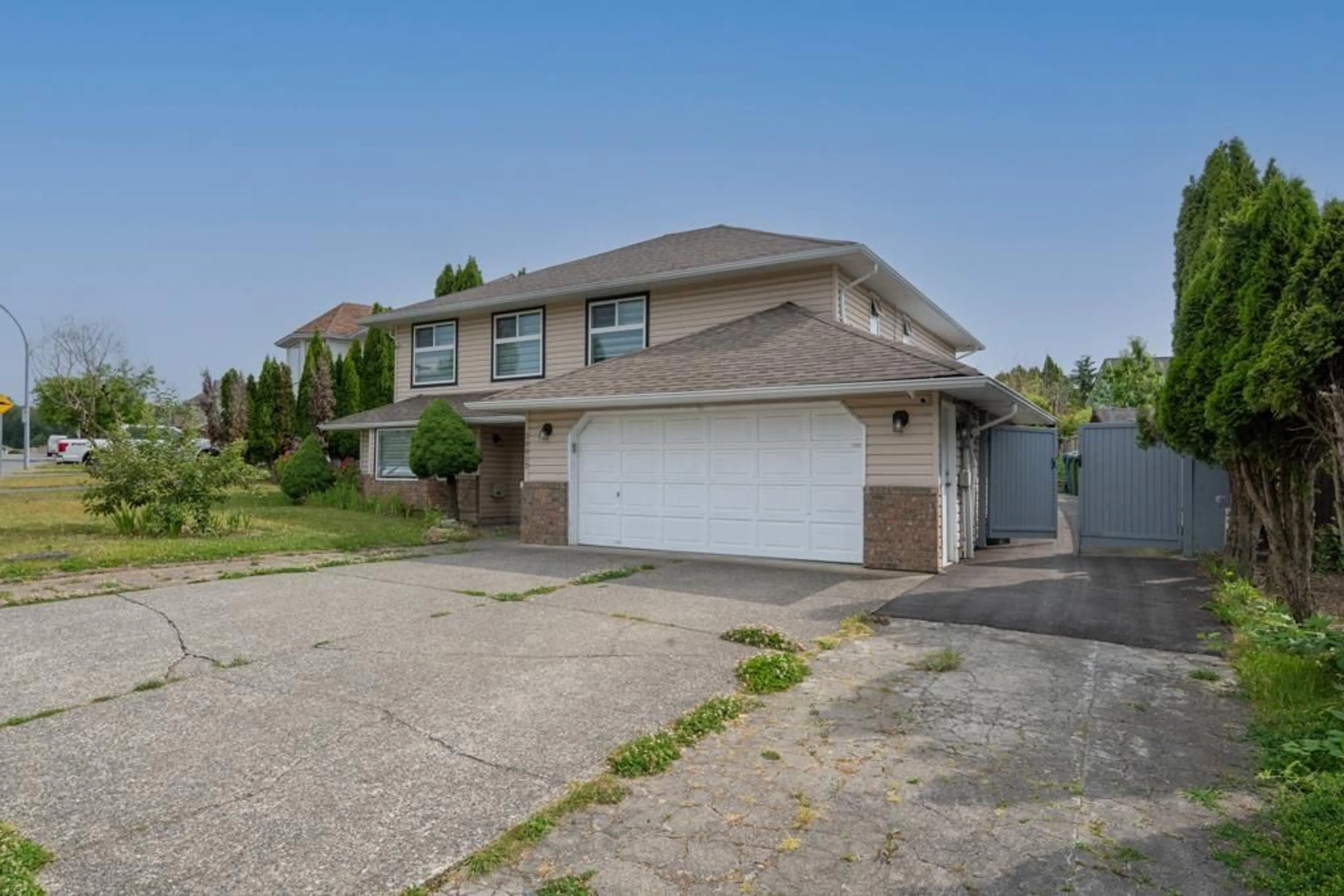 A pic from outside/outdoor area/front of a property/back of a property/a pic from drone, street for 30617 CURLEW DRIVE, Abbotsford British Columbia V2T5J3