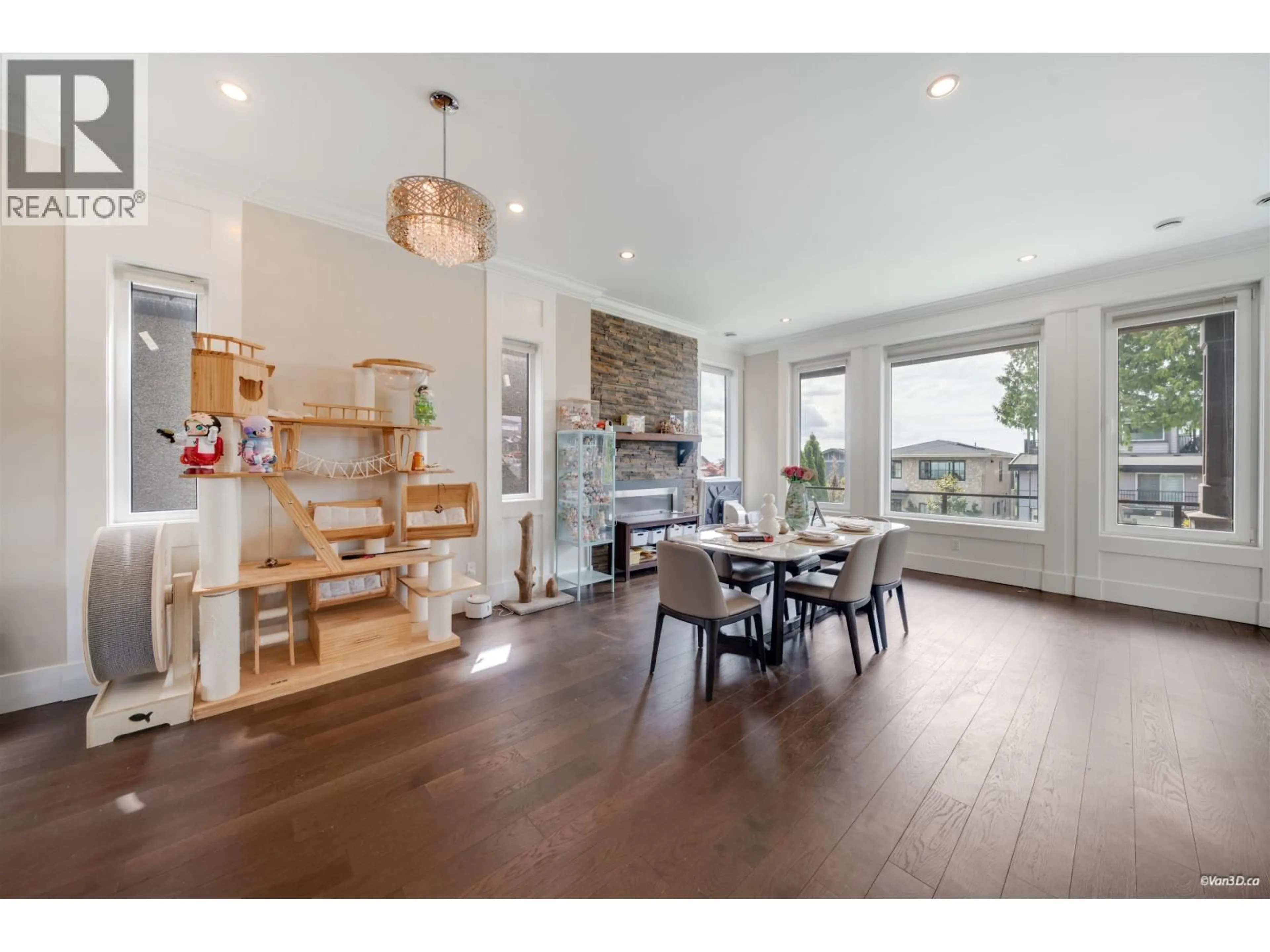 Open concept kitchen, wood/laminate floor for 8 GLYNDE AVENUE, Burnaby British Columbia V5B3J2