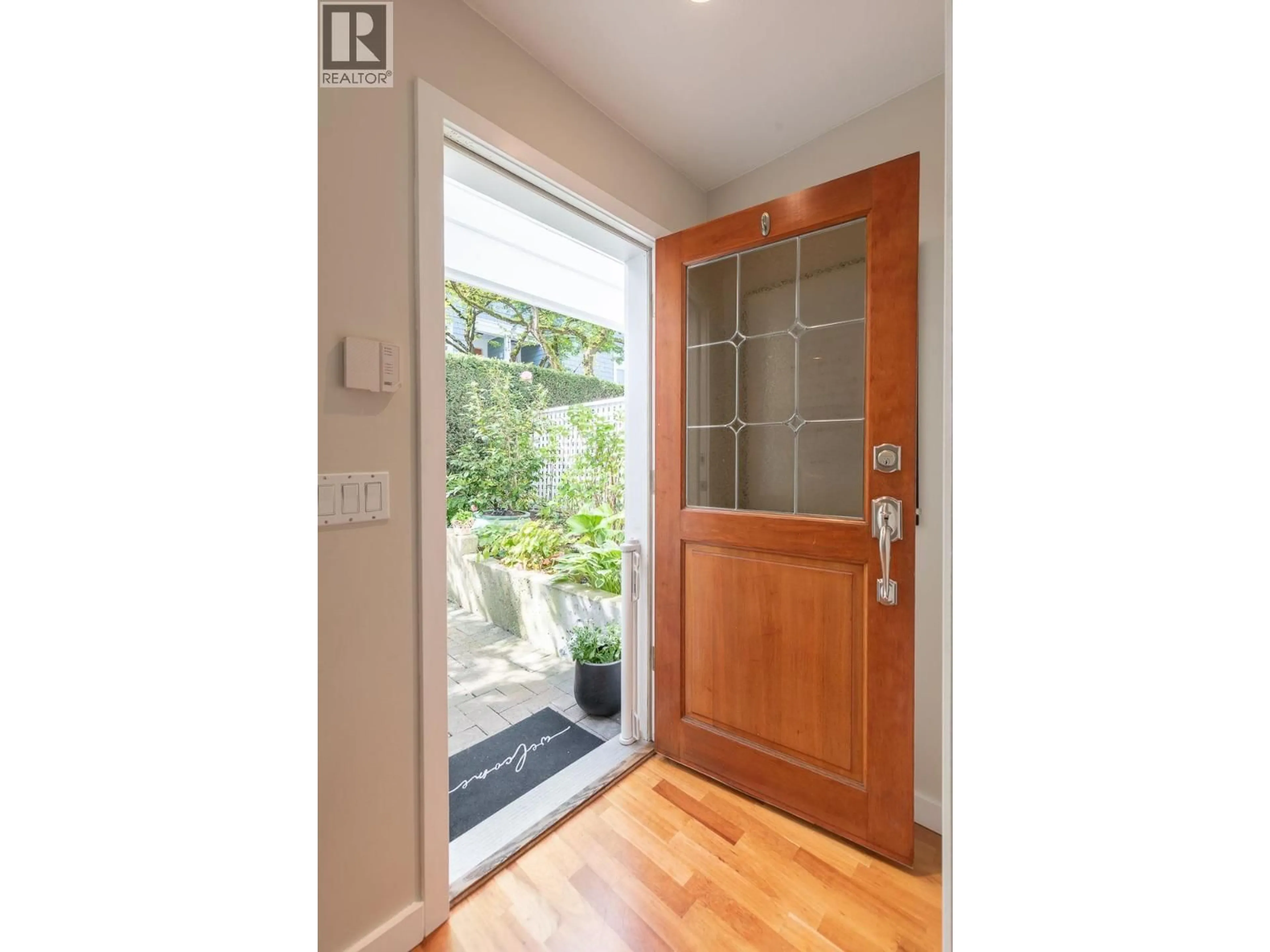 Indoor entryway for 106 - 675 7TH AVENUE, Vancouver British Columbia V5Z1B6