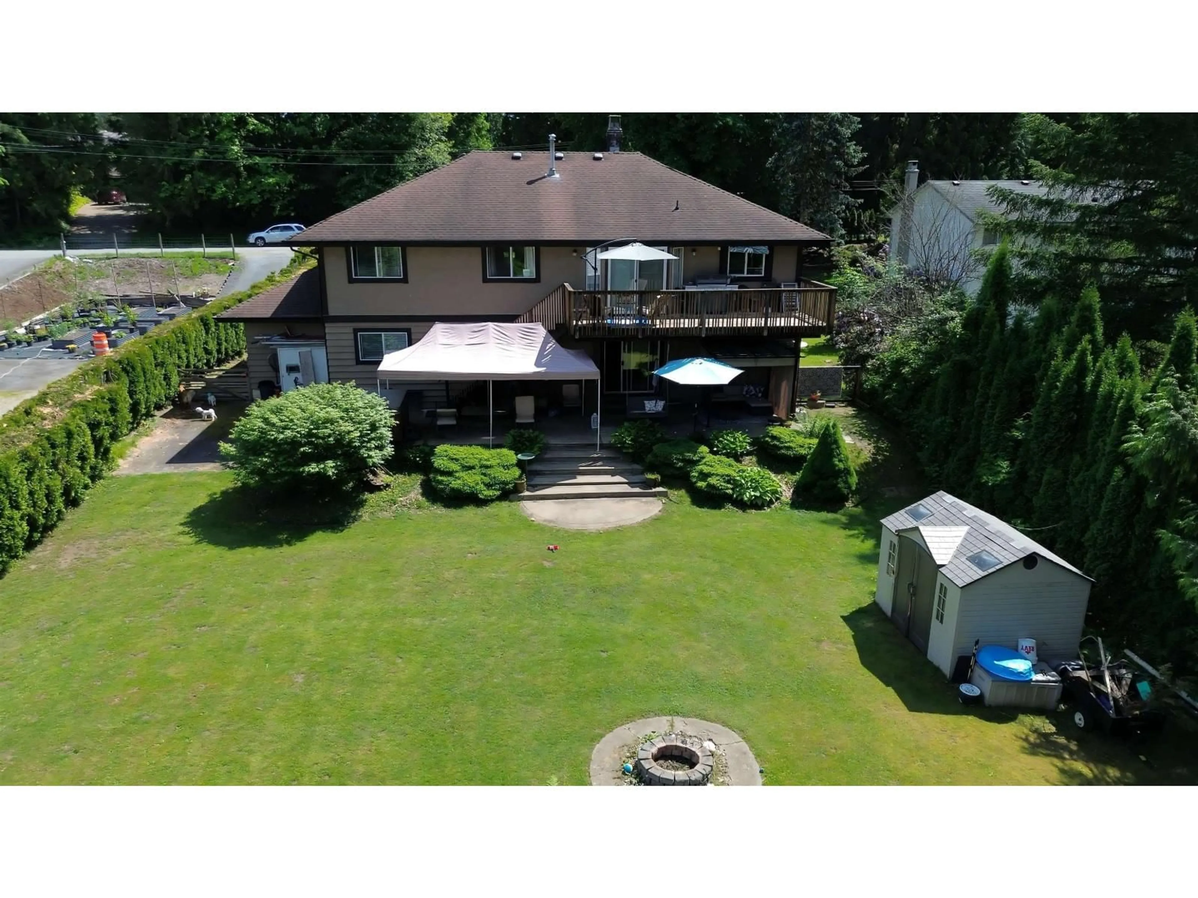 A pic from outside/outdoor area/front of a property/back of a property/a pic from drone, unknown for 8953 HAMMOND STREET, Mission British Columbia V2V6X8