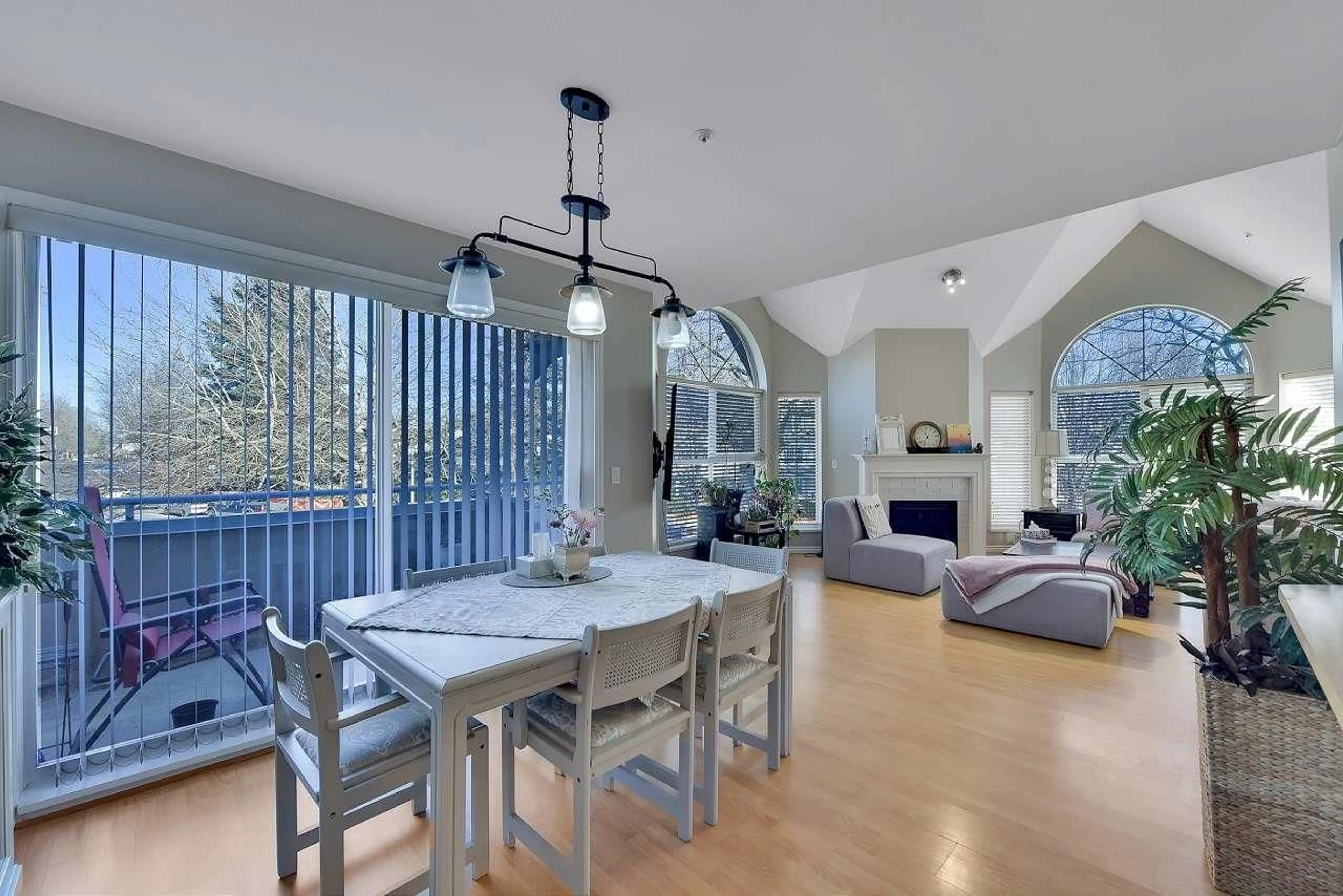 Dining room, wood/laminate floor for 217 - 7435 121A STREET, Surrey British Columbia V3W0W8