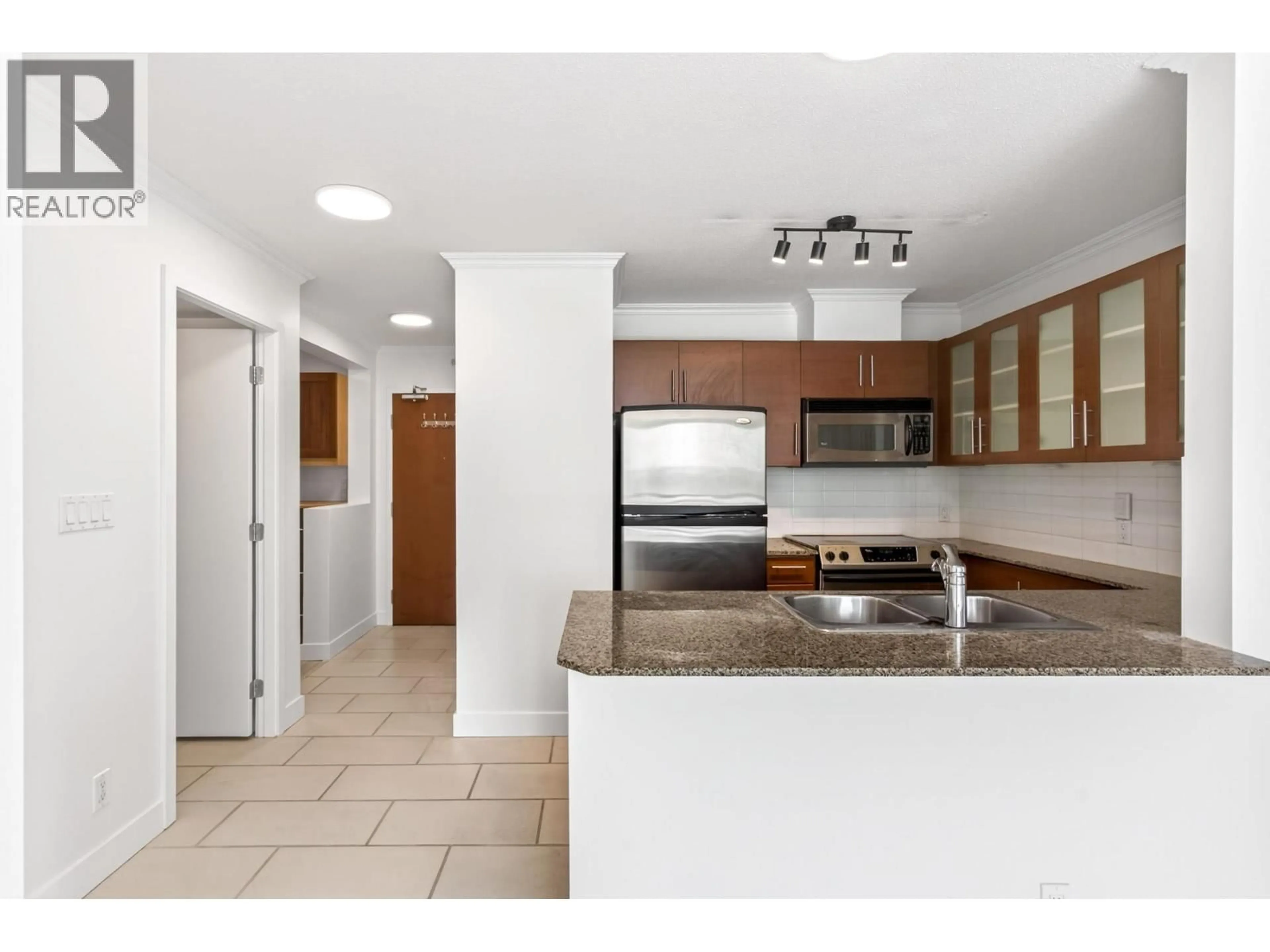 Standard kitchen, ceramic/tile floor for 1506 - 833 AGNES STREET, New Westminster British Columbia V3M0B1