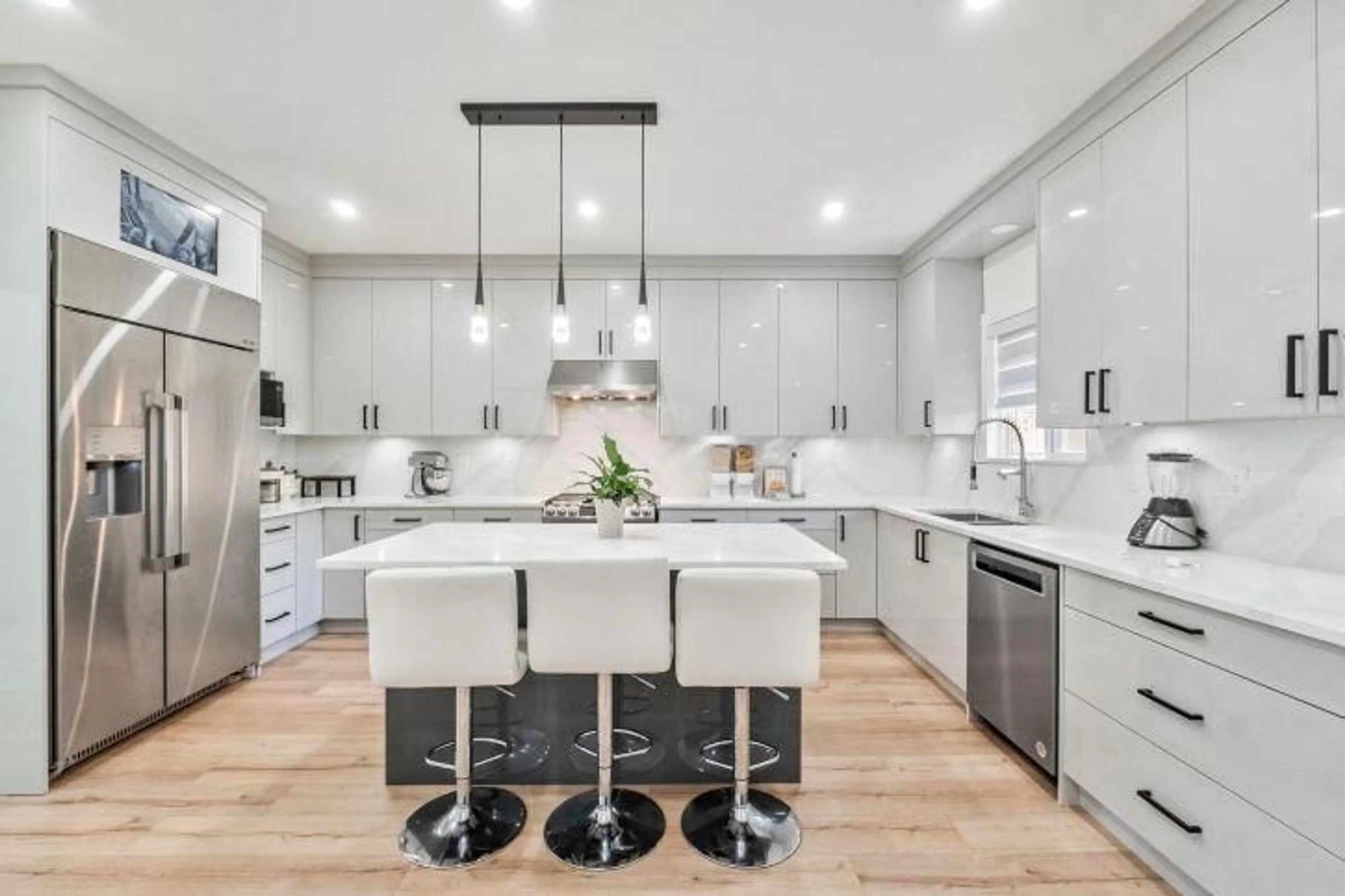 Contemporary kitchen, unknown for 13288 62B AVENUE, Surrey British Columbia V3X3V2