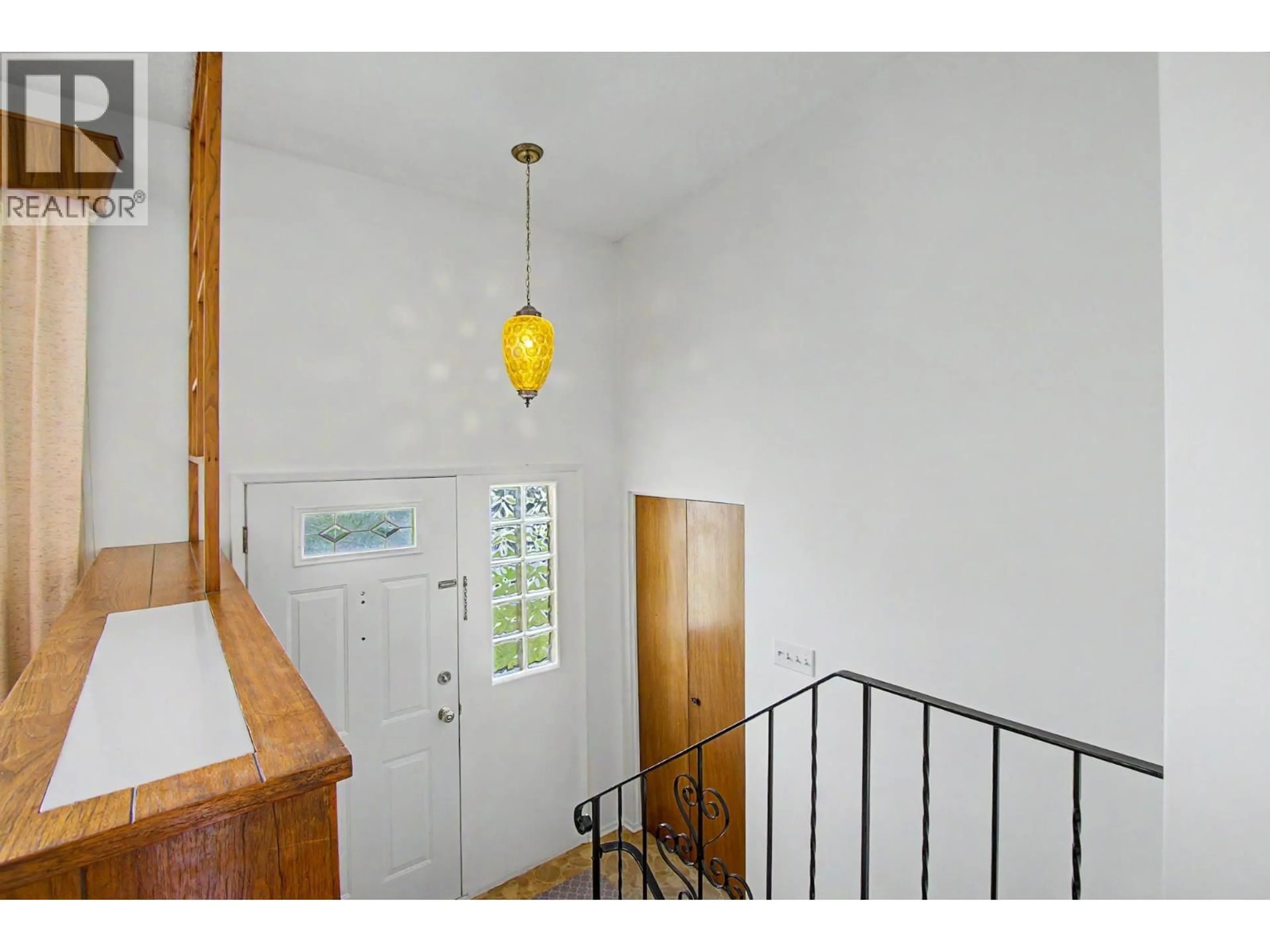 Indoor entryway for 1431 FRASER CRESCENT, Prince George British Columbia V2M3Y3