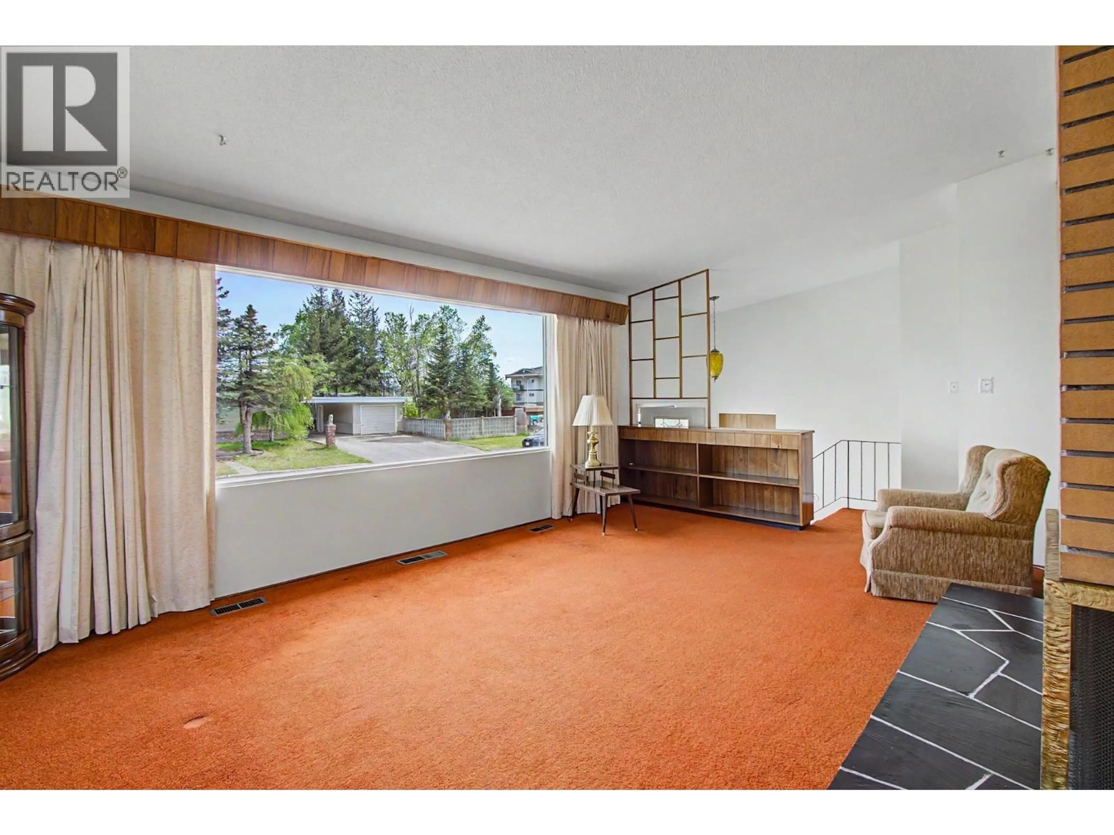 Indoor foyer for 1431 FRASER CRESCENT, Prince George British Columbia V2M3Y3