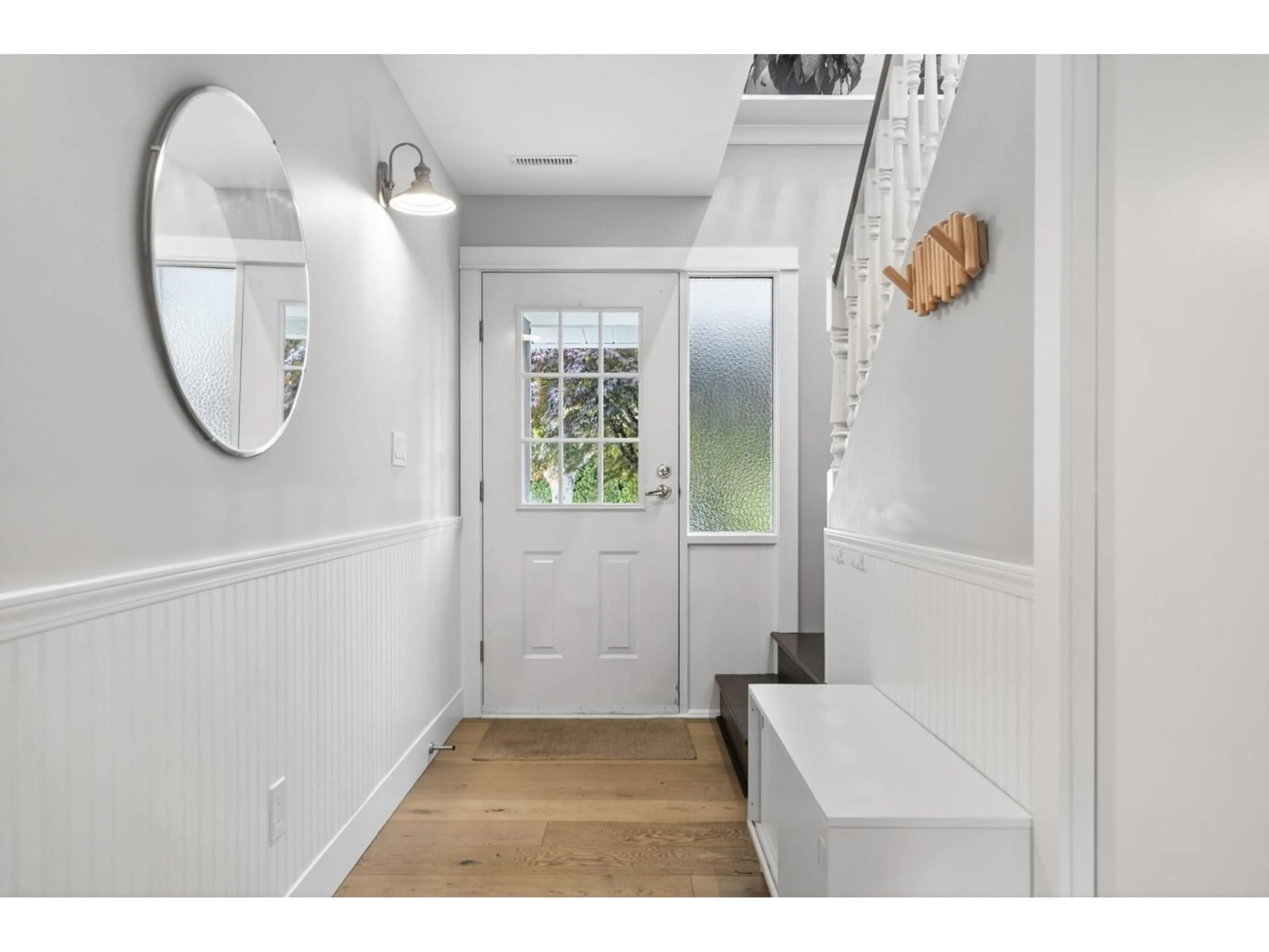 Indoor entryway for 1925 154A STREET, Surrey British Columbia V4A7S1