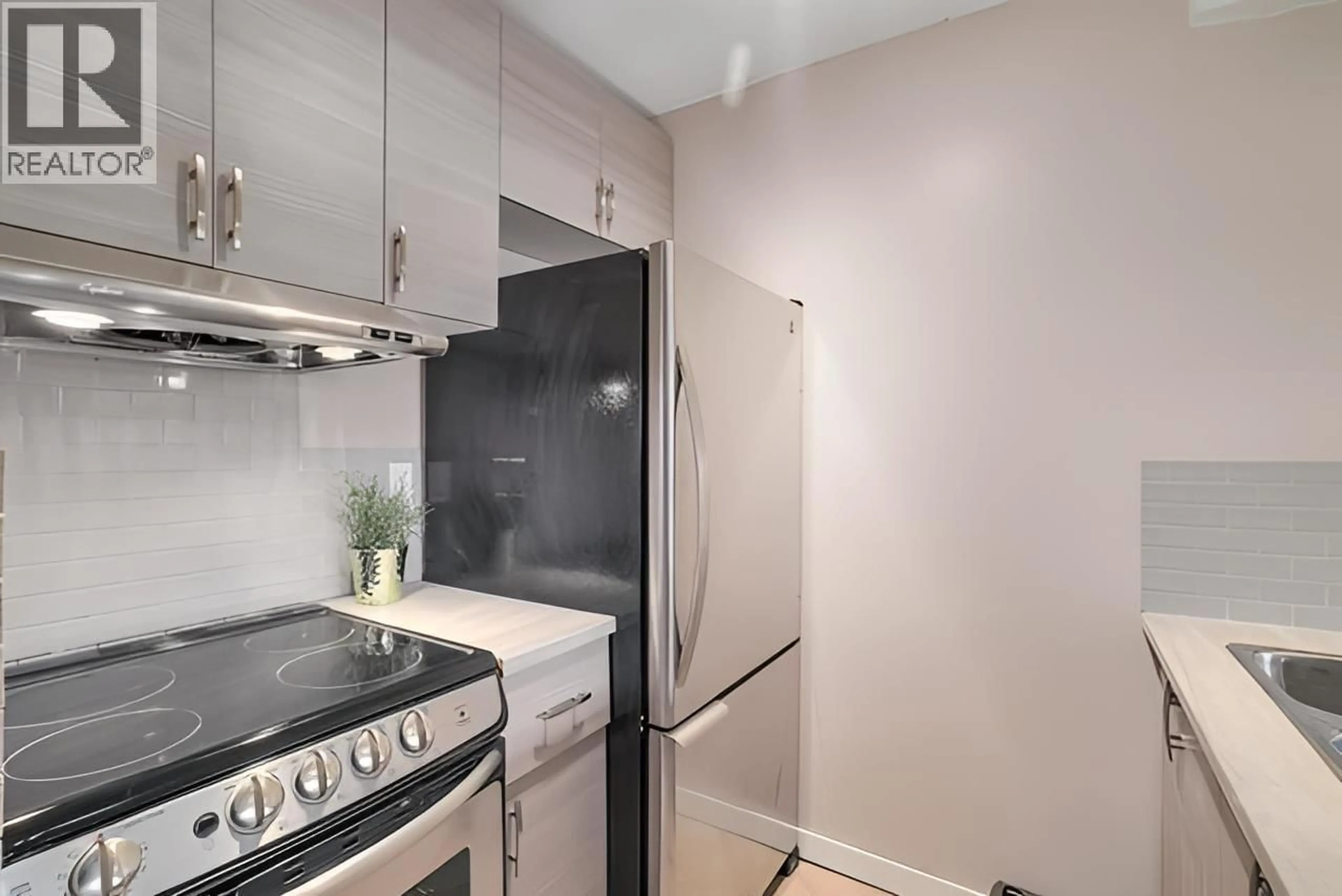 Standard kitchen, unknown for 102 - 2234 PRINCE ALBERT STREET, Vancouver British Columbia V5T4K9