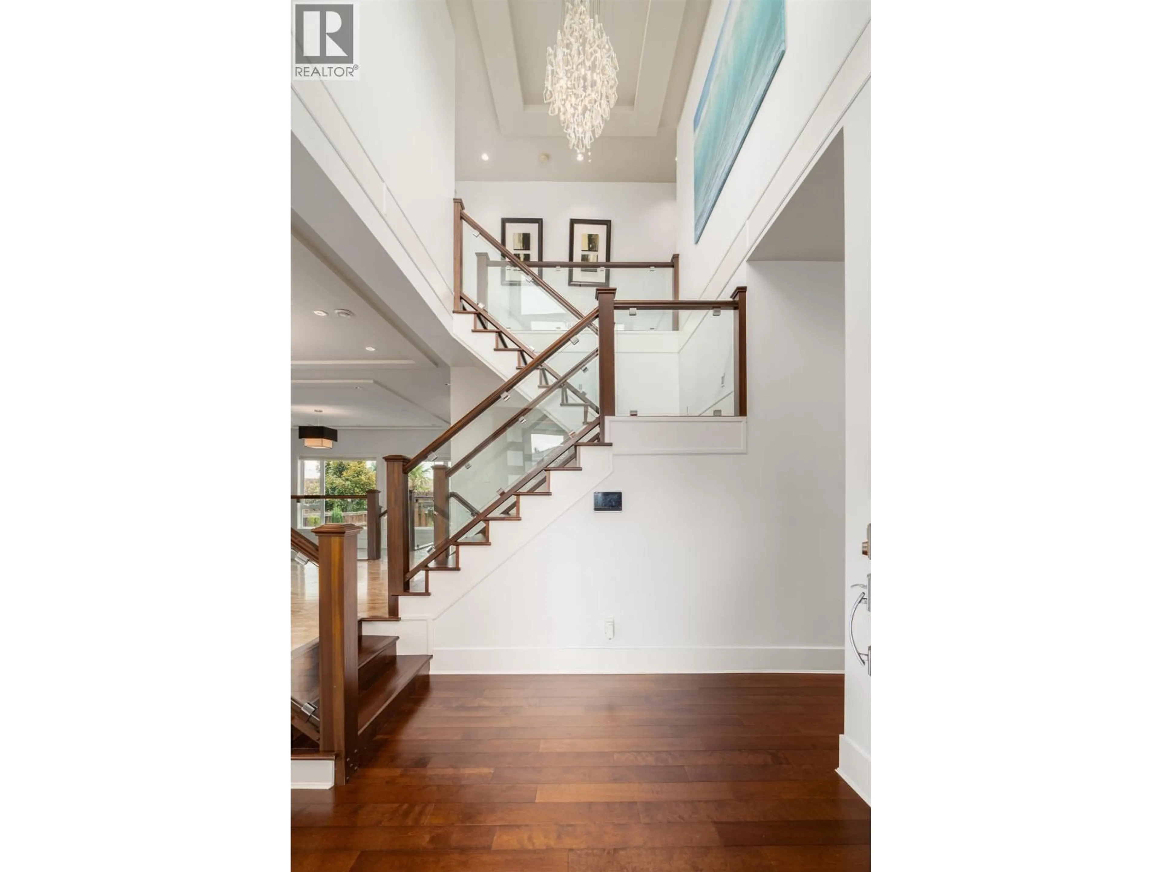 Stairs for 6650 NAPIER STREET, Burnaby British Columbia V5B2C3