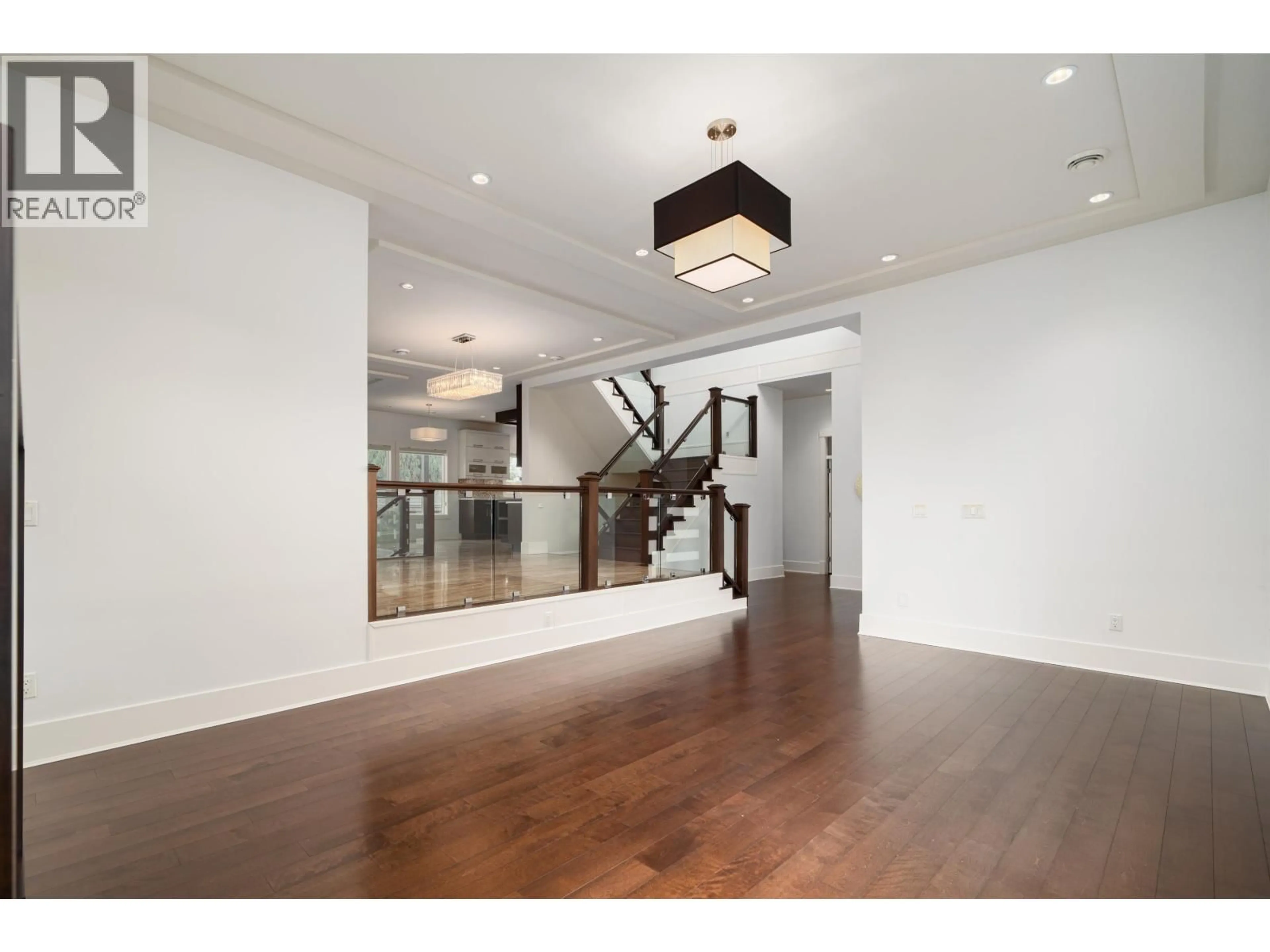 Indoor foyer for 6650 NAPIER STREET, Burnaby British Columbia V5B2C3