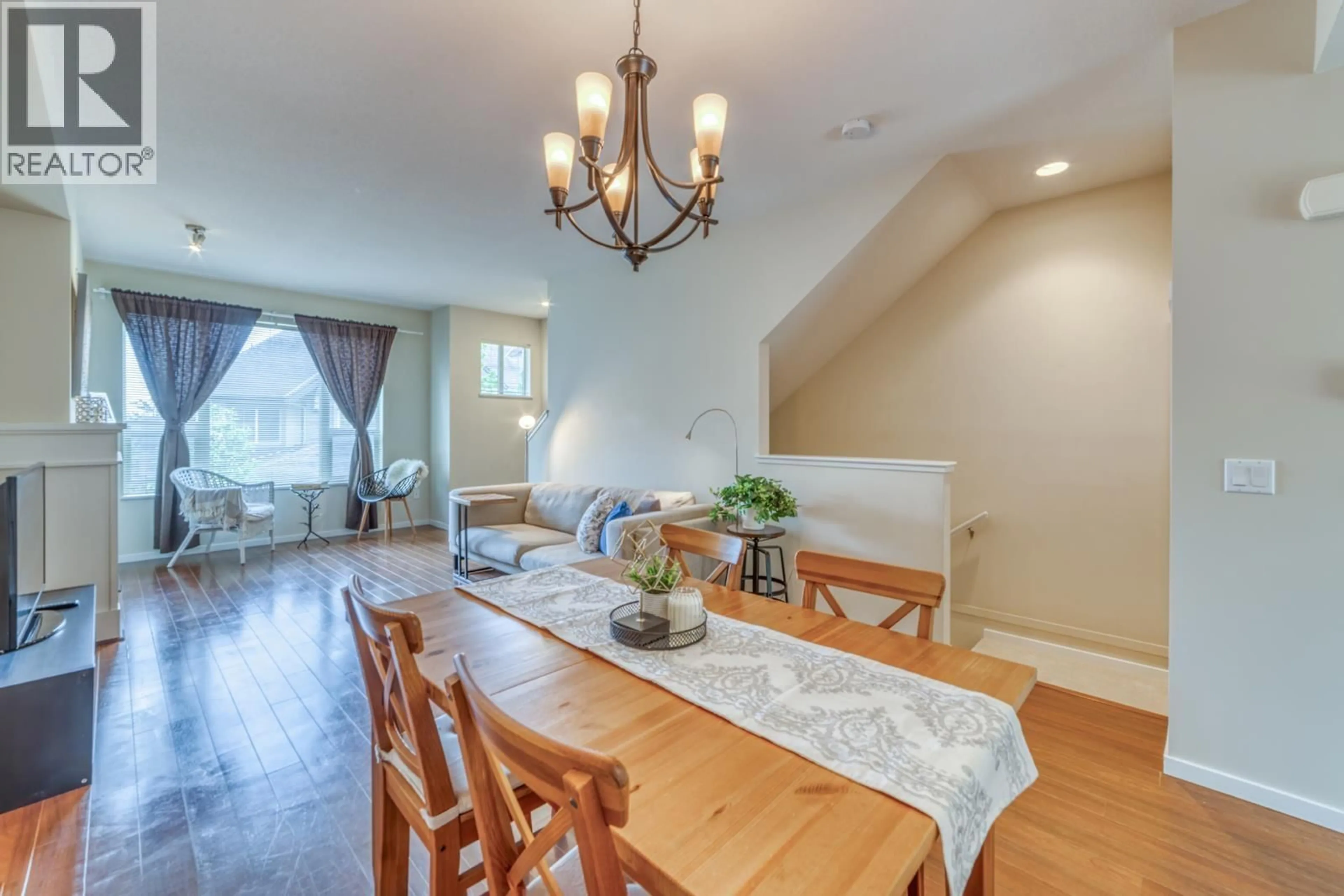 Dining room, wood/laminate floor for 198 - 3105 DAYANEE SPRINGS BOULEVARD, Coquitlam British Columbia V3E0C2