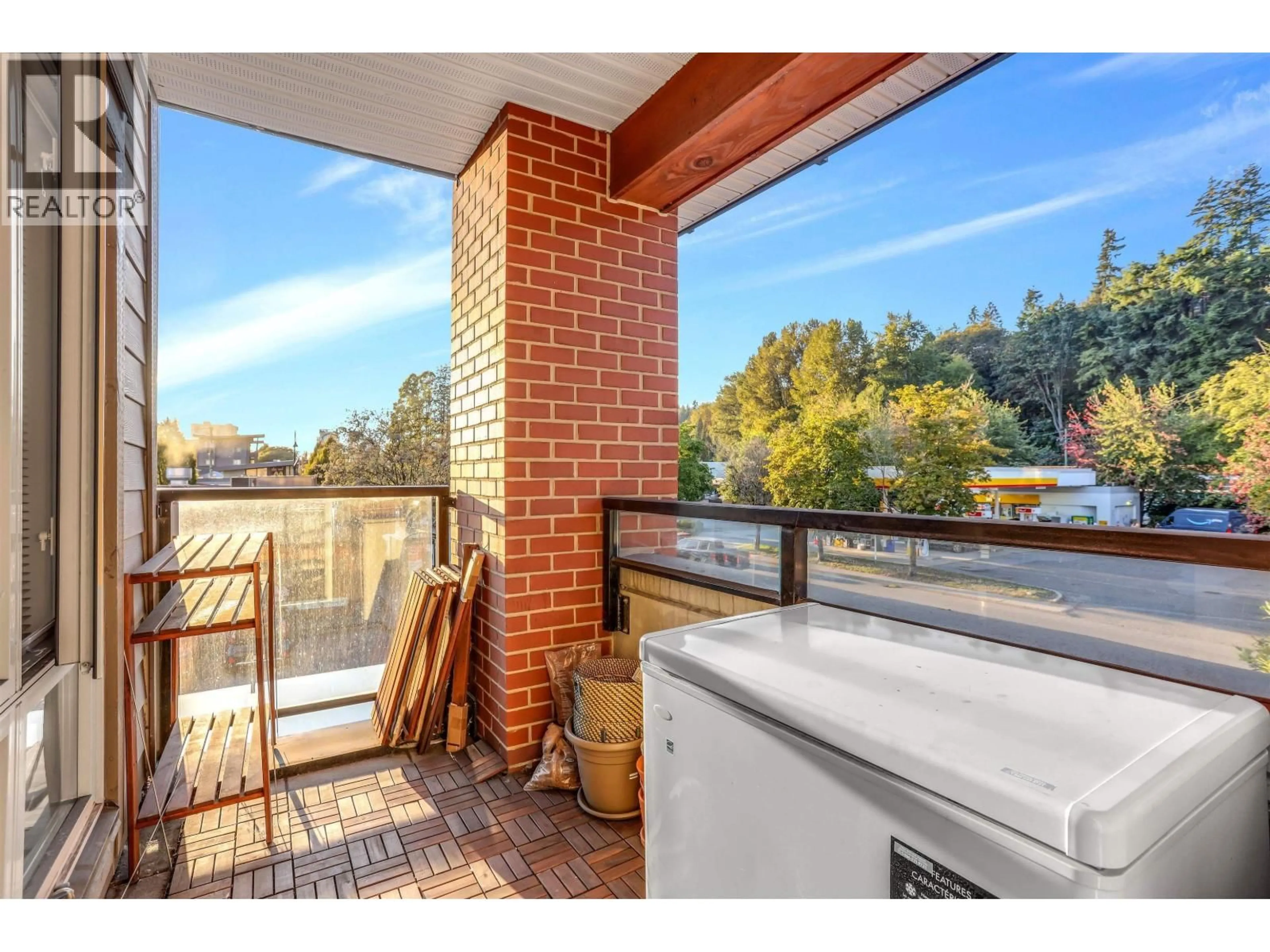 Balcony in the apartment, water/lake/river/ocean view for 204 - 1177 MARINE DRIVE, North Vancouver British Columbia V7P1T1