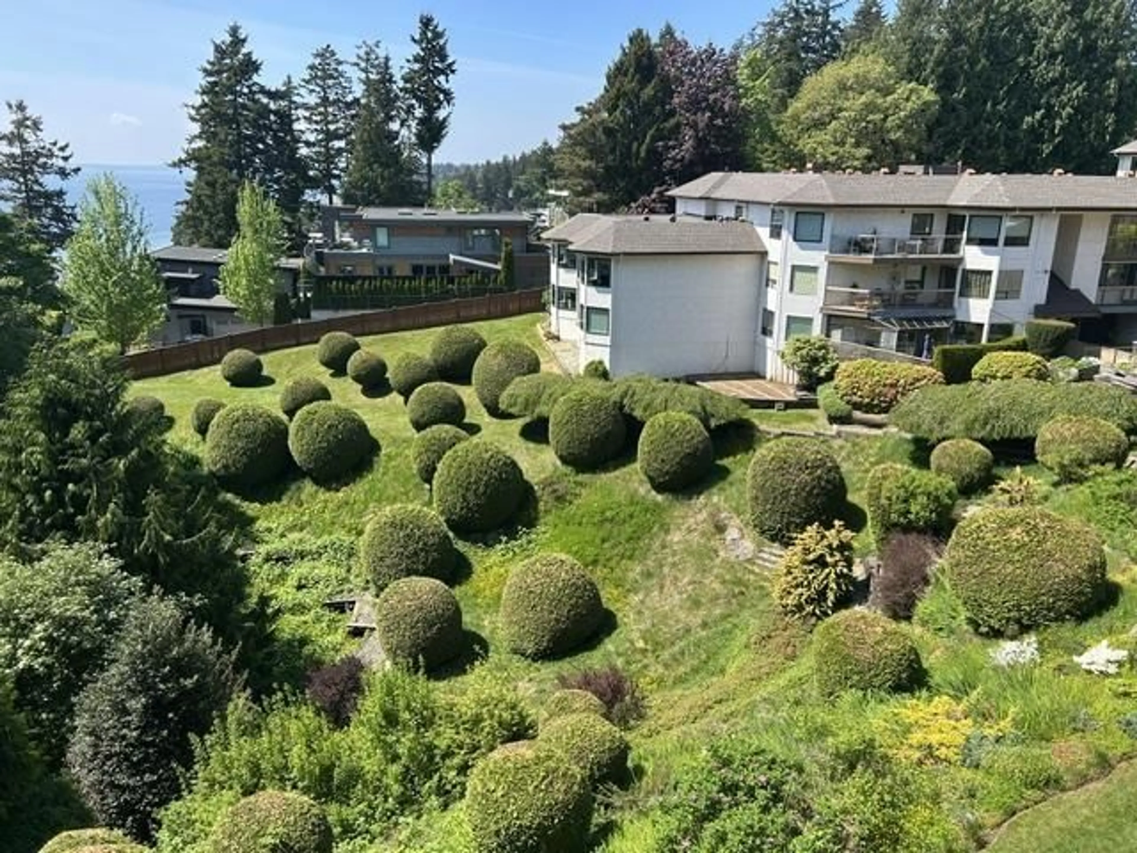 A pic from outside/outdoor area/front of a property/back of a property/a pic from drone, water/lake/river/ocean view for 401 - 1350 VIDAL STREET, White Rock British Columbia V4B5G6
