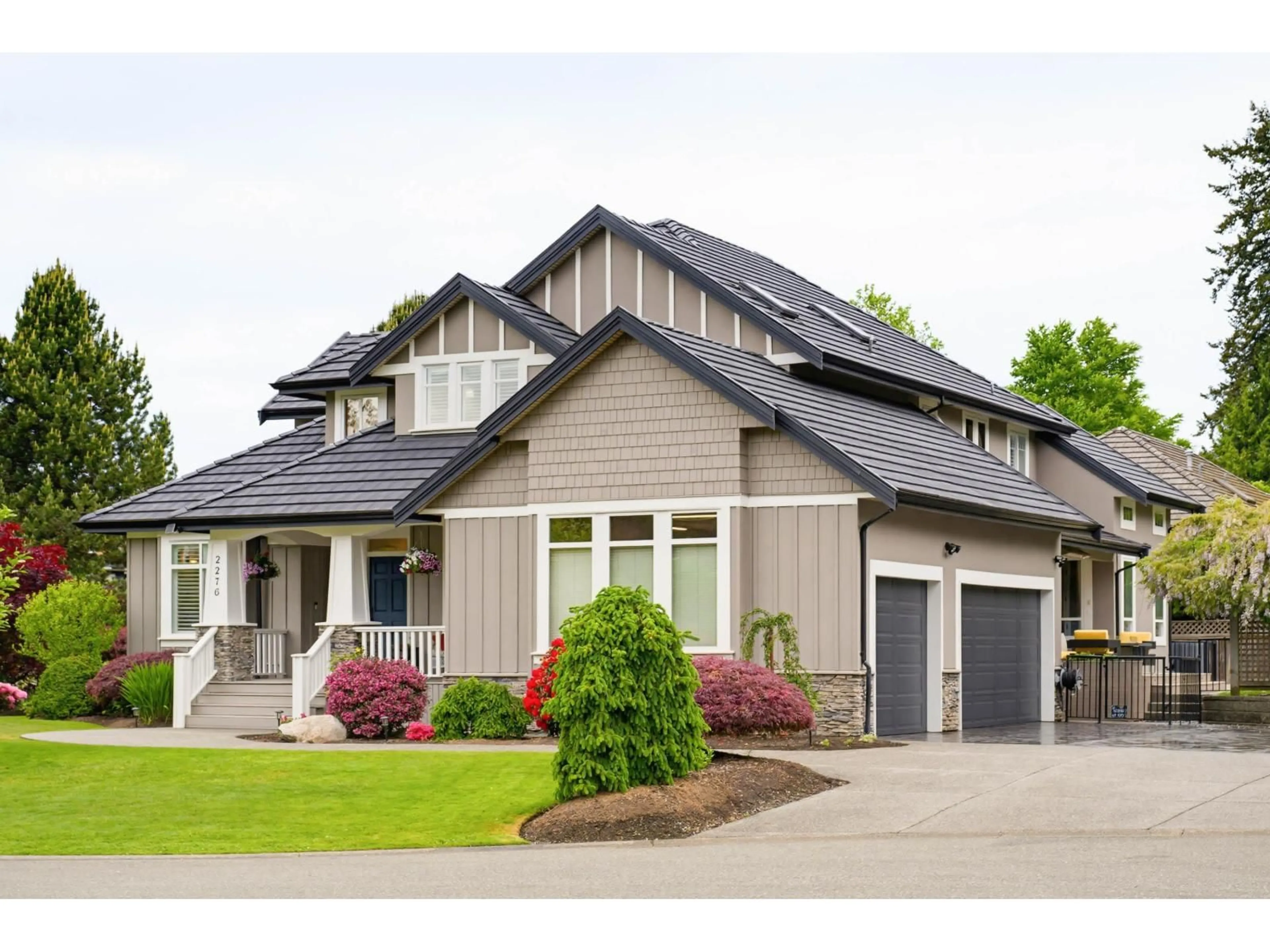 Home with vinyl exterior material, street for 2276 CHANTRELL PARK DRIVE, Surrey British Columbia V4A9W8