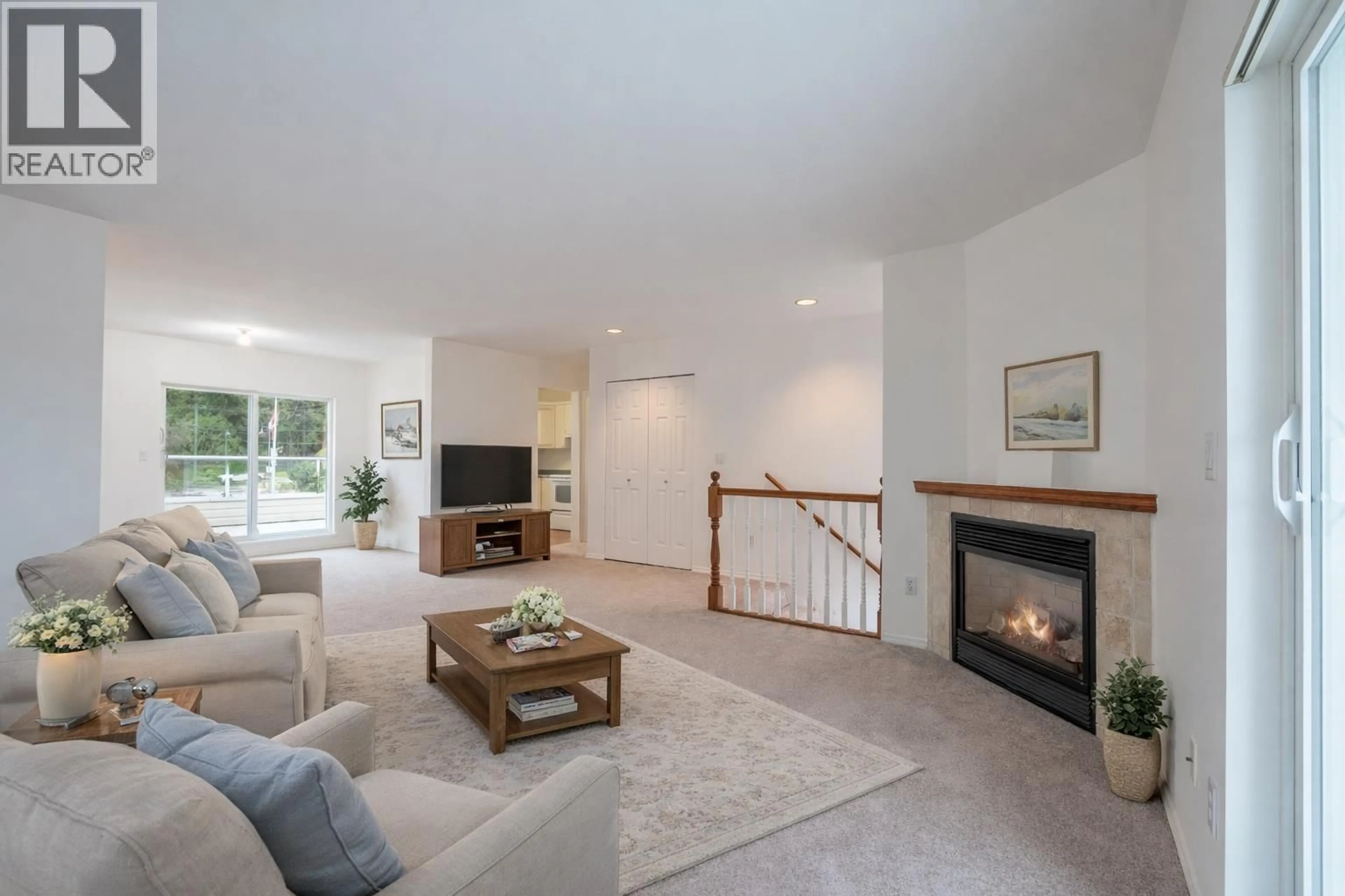 Living room with furniture, unknown for 18 - 5610 TRAIL AVENUE, Sechelt British Columbia V7Z0H8