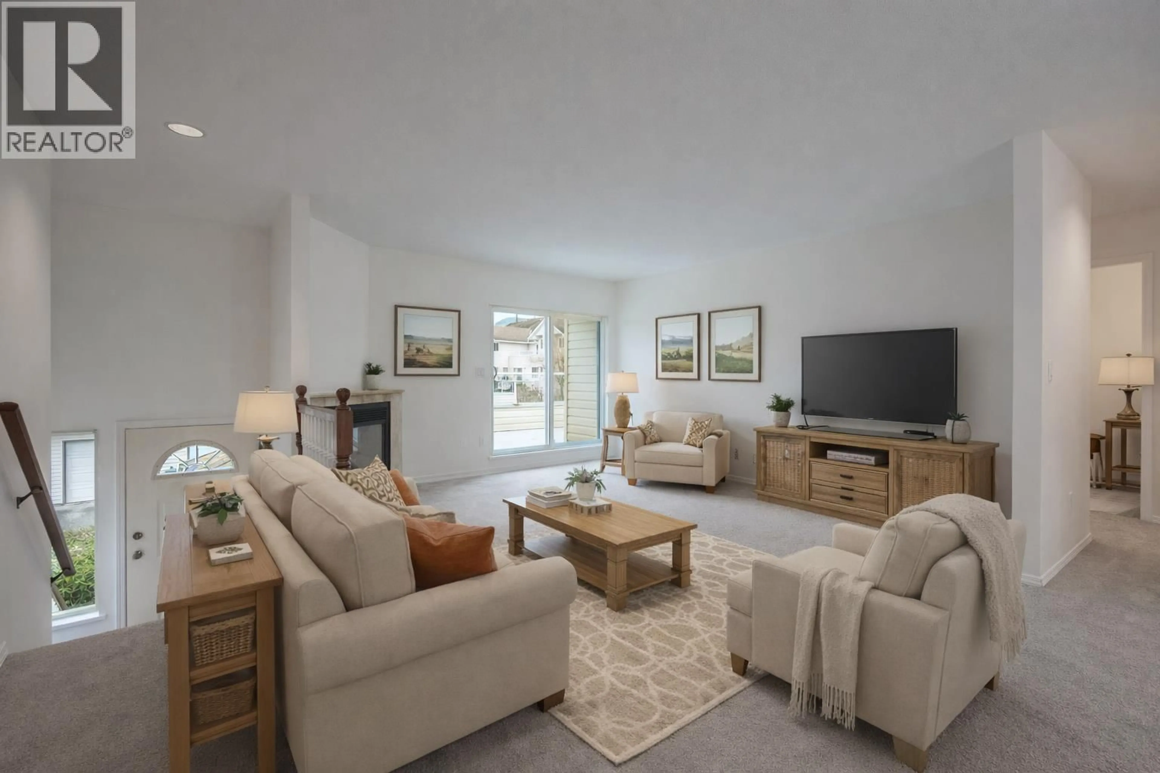 Living room with furniture, unknown for 18 - 5610 TRAIL AVENUE, Sechelt British Columbia V7Z0H8