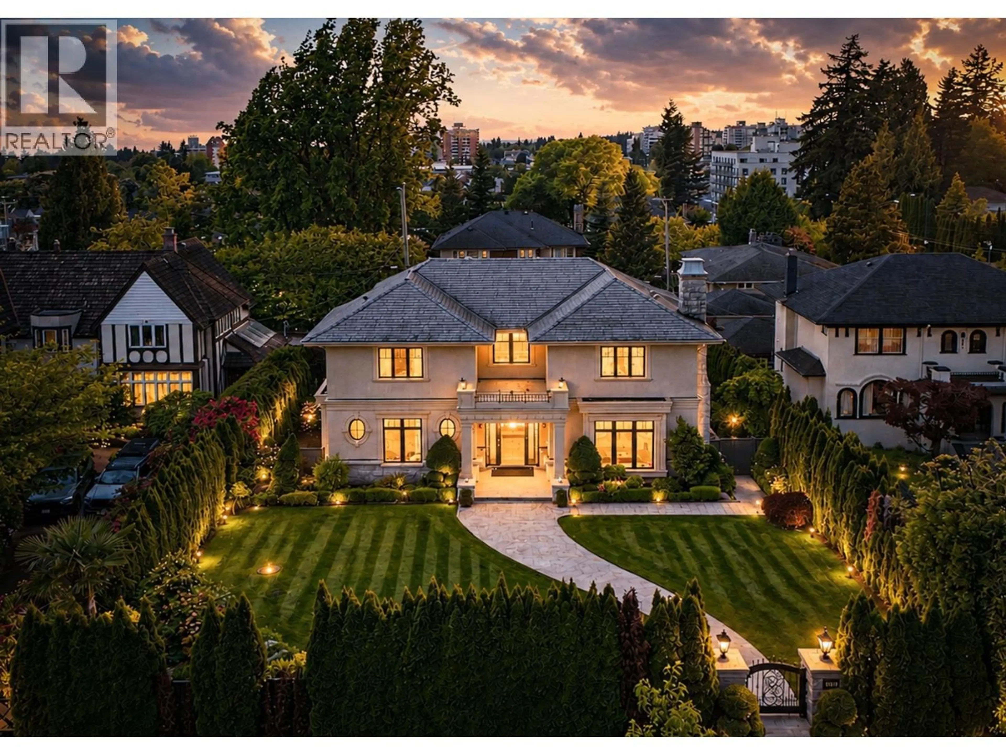 A pic from outside/outdoor area/front of a property/back of a property/a pic from drone, street for 5755 ANGUS DRIVE, Vancouver British Columbia V6M3N7
