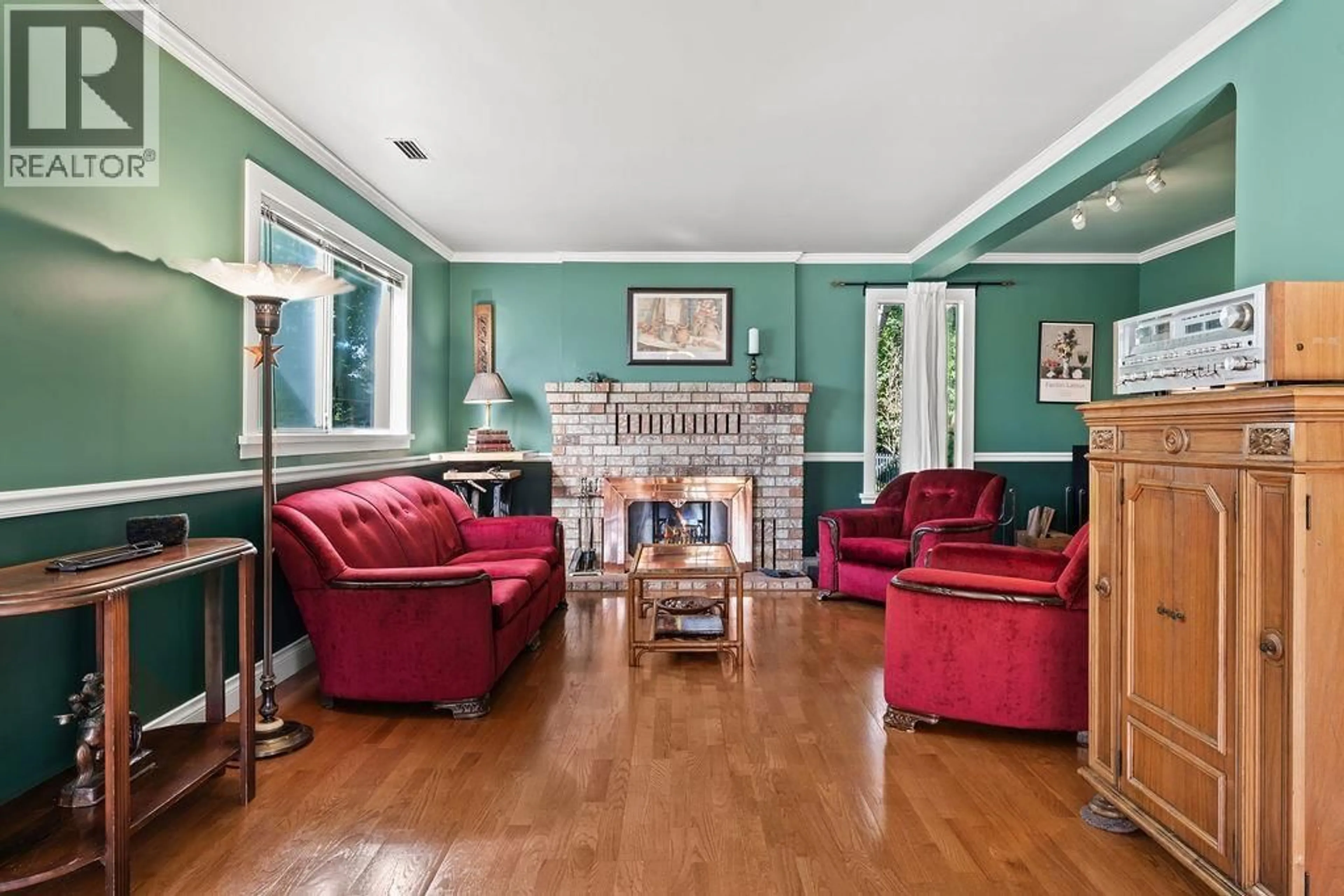 Living room with furniture, unknown for 2200 WELLINGTON CRESCENT, Richmond British Columbia V7B1H1
