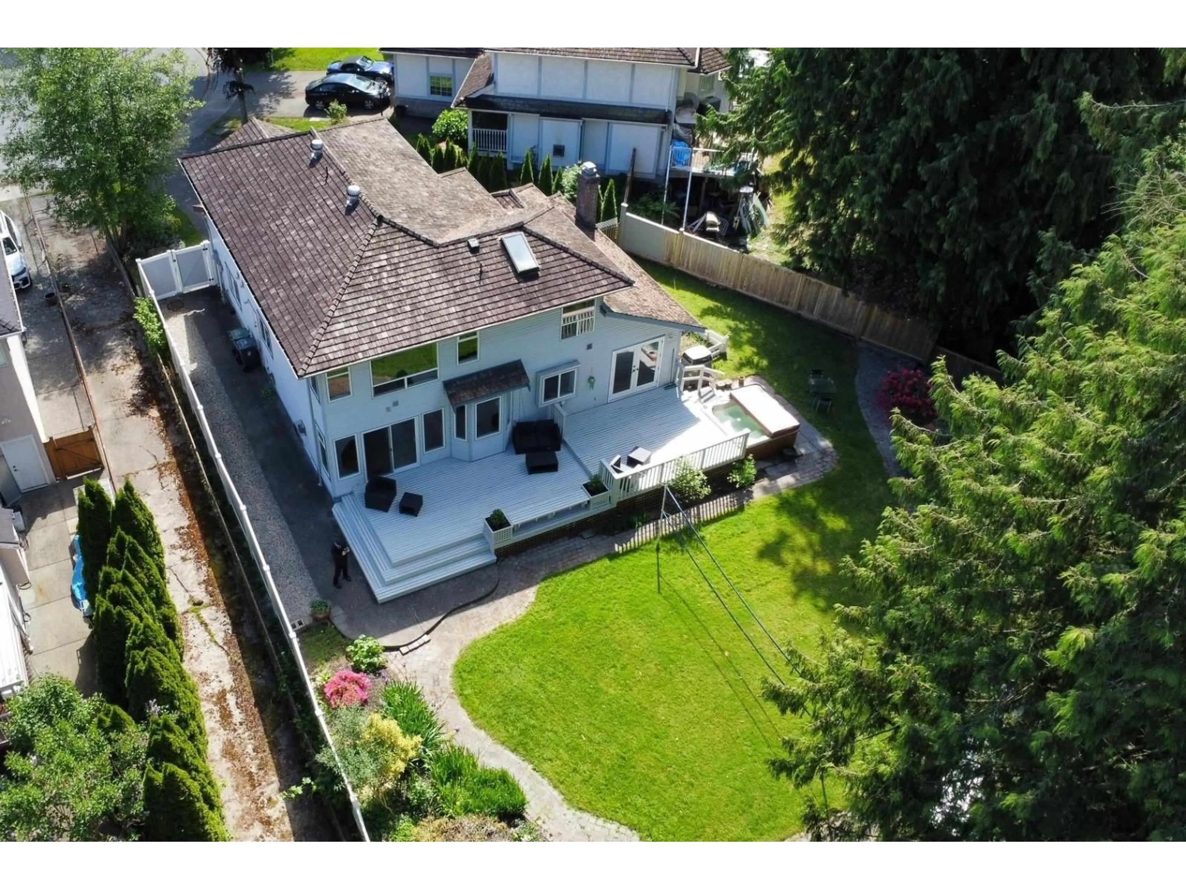 A pic from outside/outdoor area/front of a property/back of a property/a pic from drone, street for 20530 96B AVENUE, Langley British Columbia V1M2H4