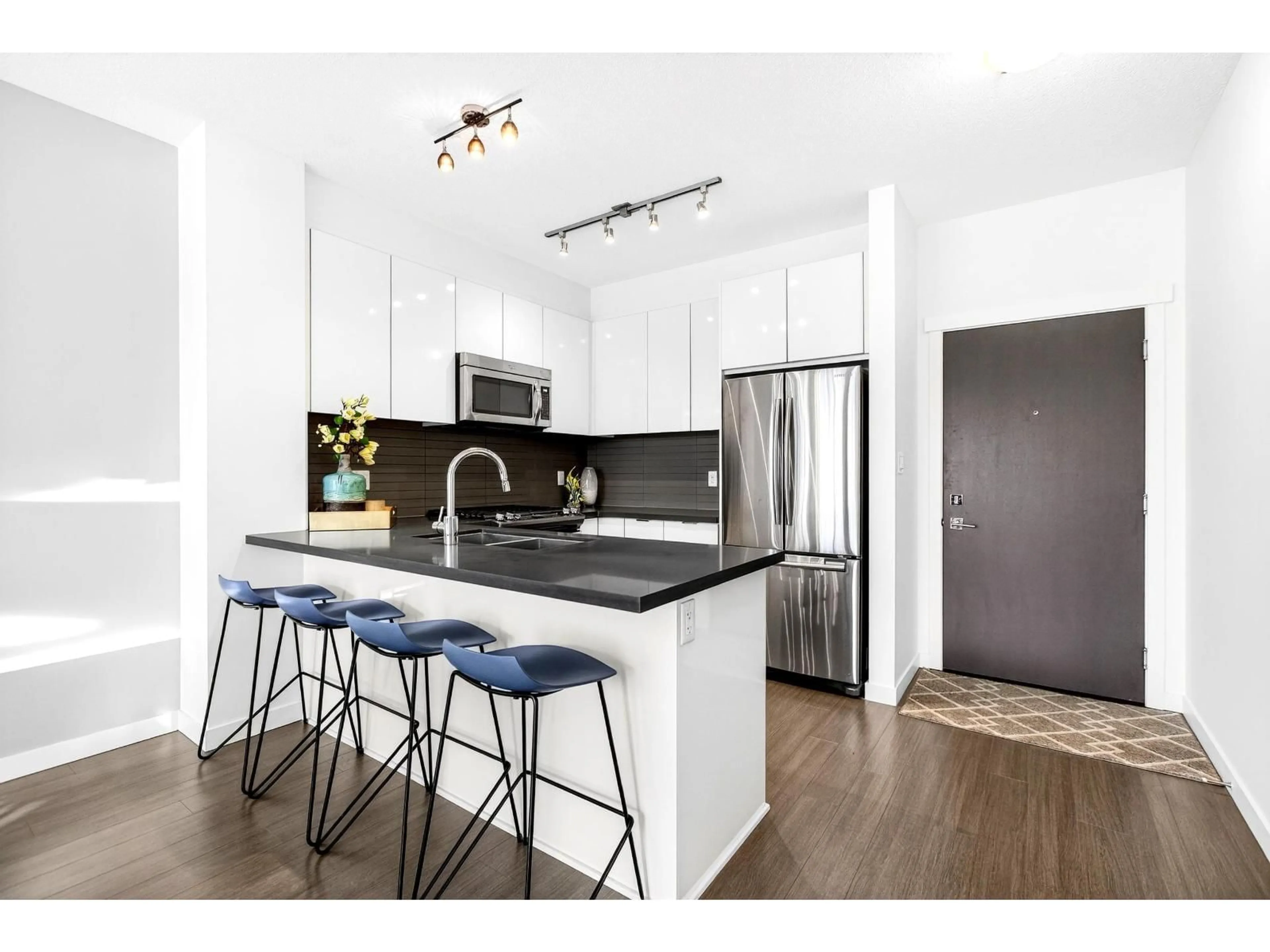 Open concept kitchen, unknown for 312 - 15168 33 AVENUE, Surrey British Columbia V3Z0N7