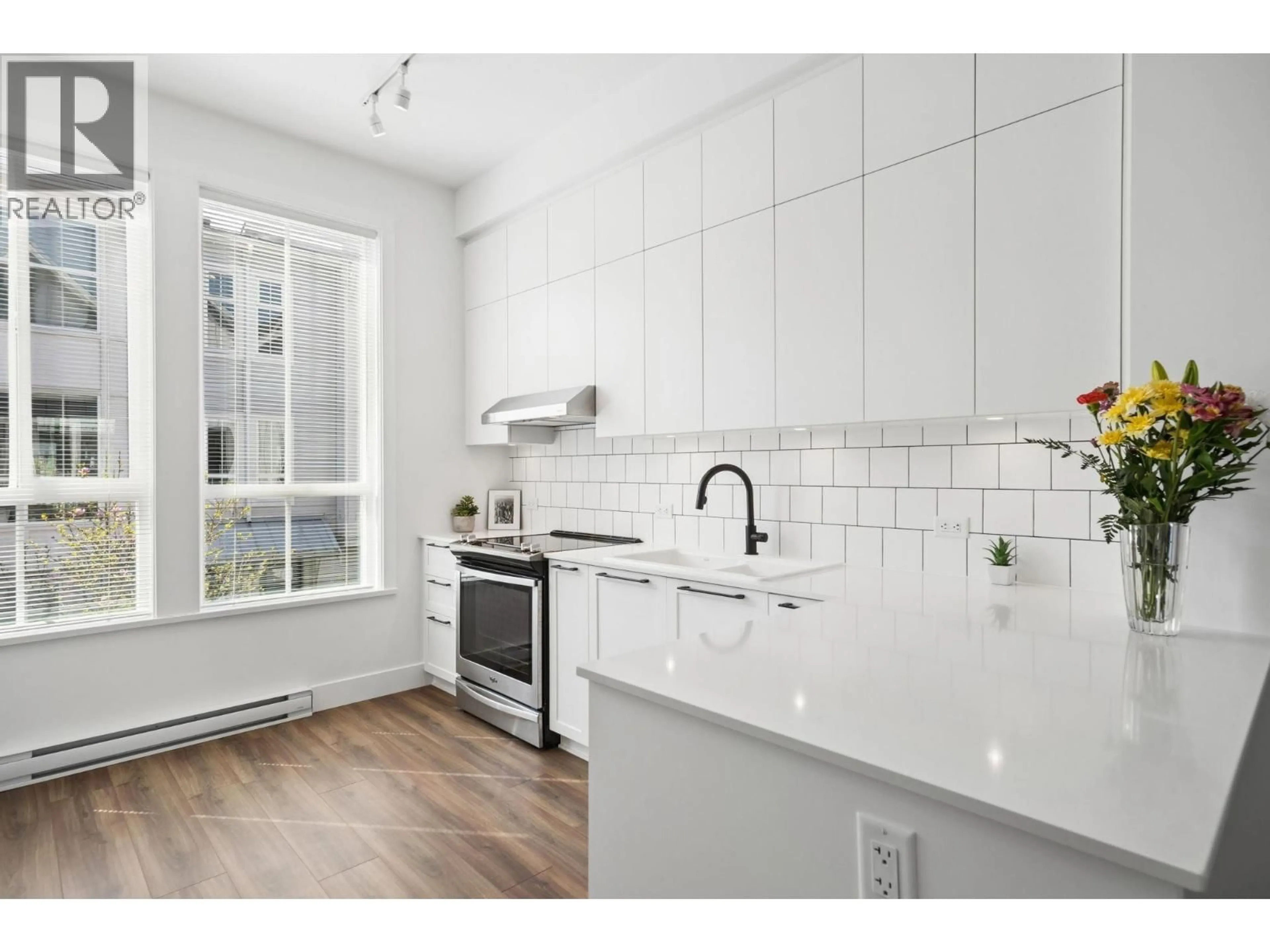 Standard kitchen, unknown for 11 - 4716 ORCA WAY, Tsawwassen British Columbia V4M4G4