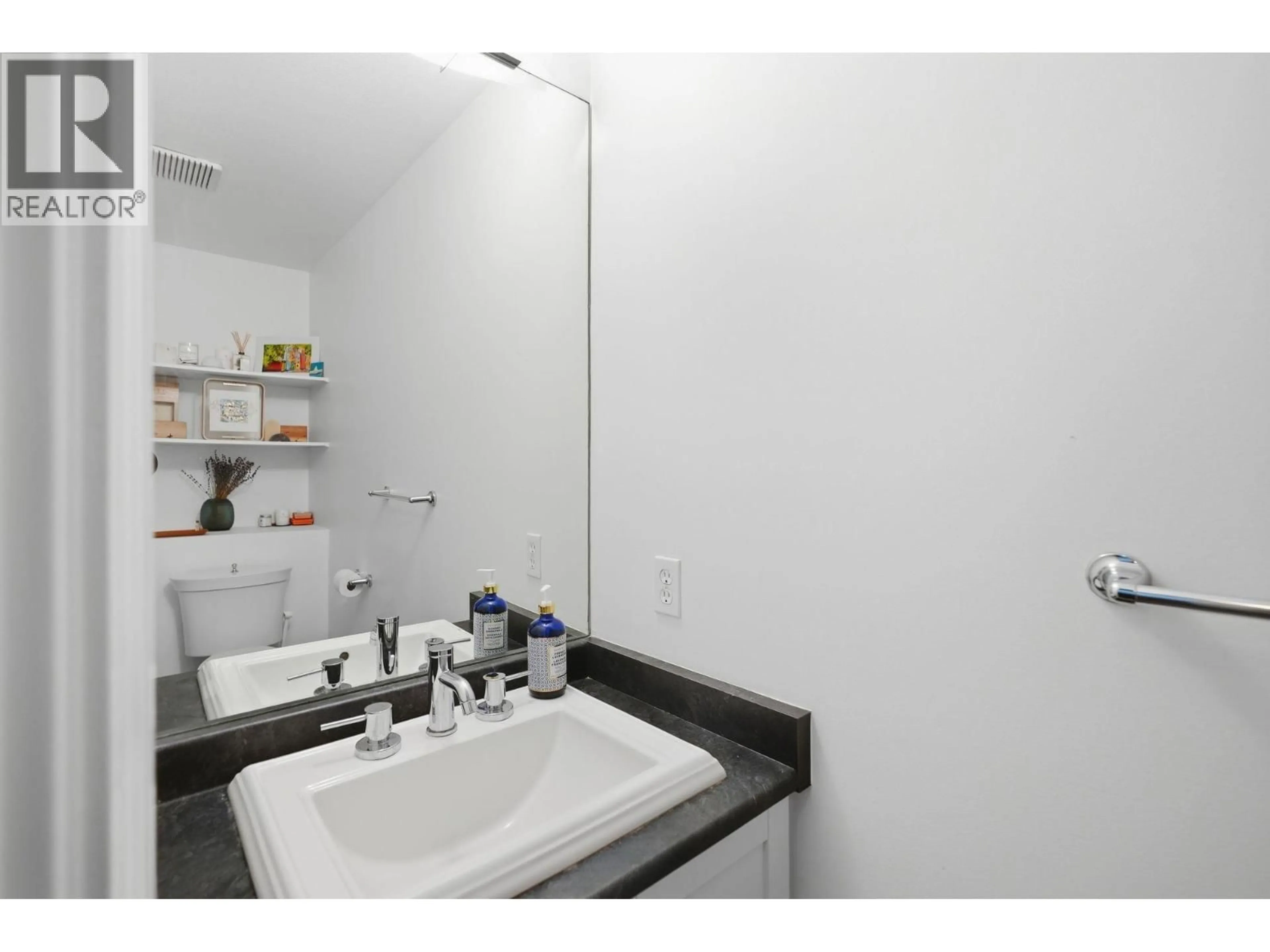 Standard bathroom, unknown for 2510 4TH AVENUE, Vancouver British Columbia V6K1P6