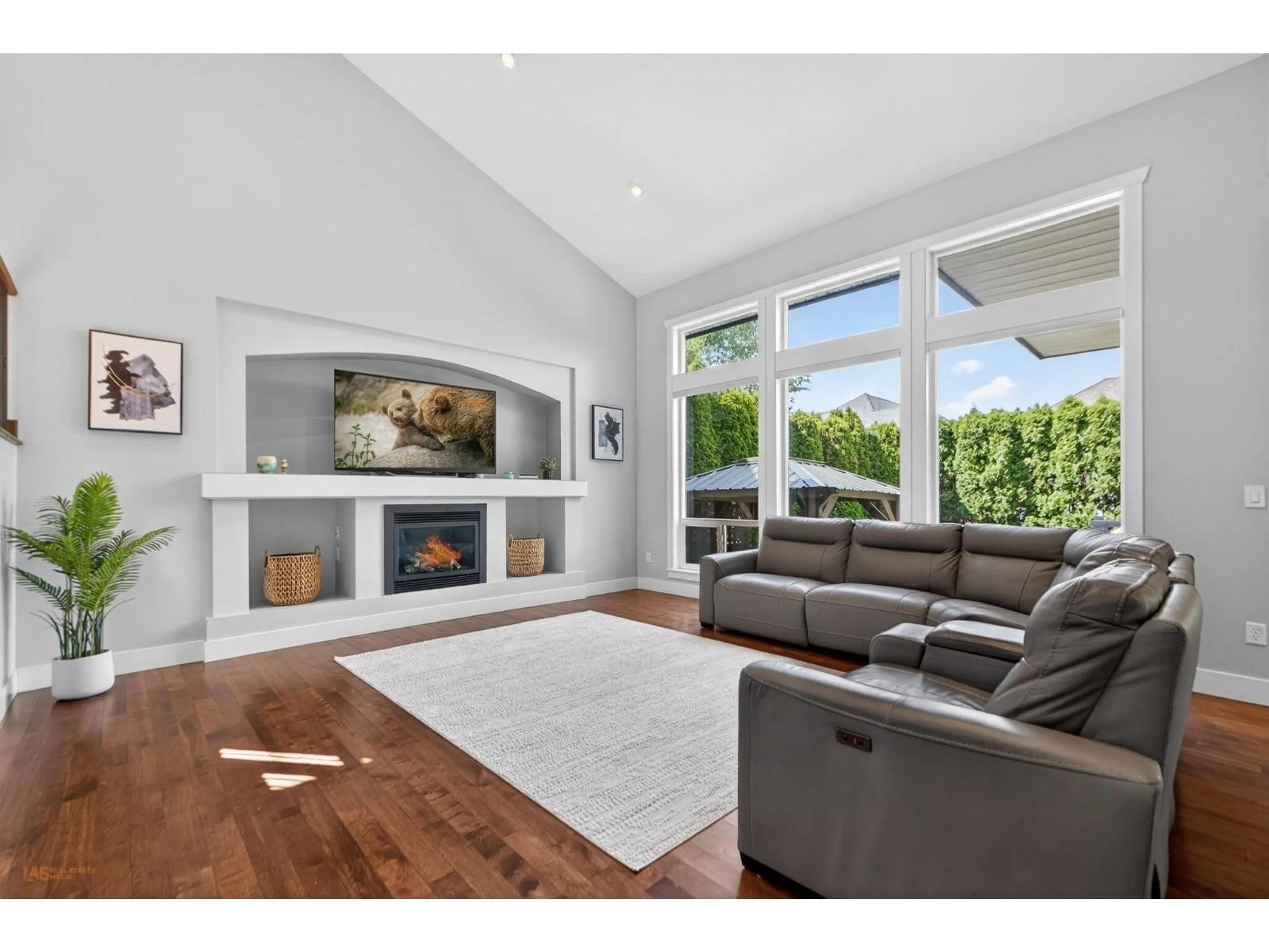 Living room with furniture, unknown for 21067 83A AVENUE, Langley British Columbia V2Y0B8