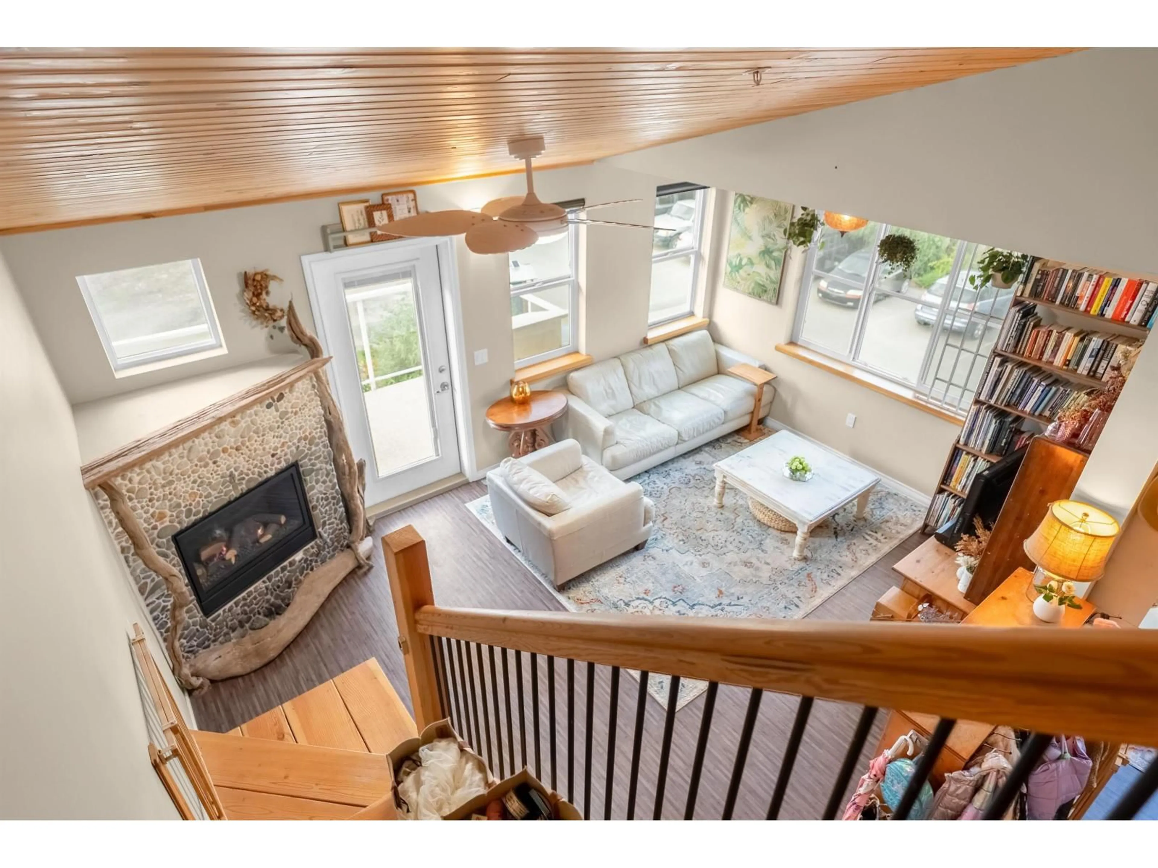 Living room with furniture, wood/laminate floor for 30 - 42312 YARROW CENTRAL ROAD, Yarrow British Columbia V2R5E2