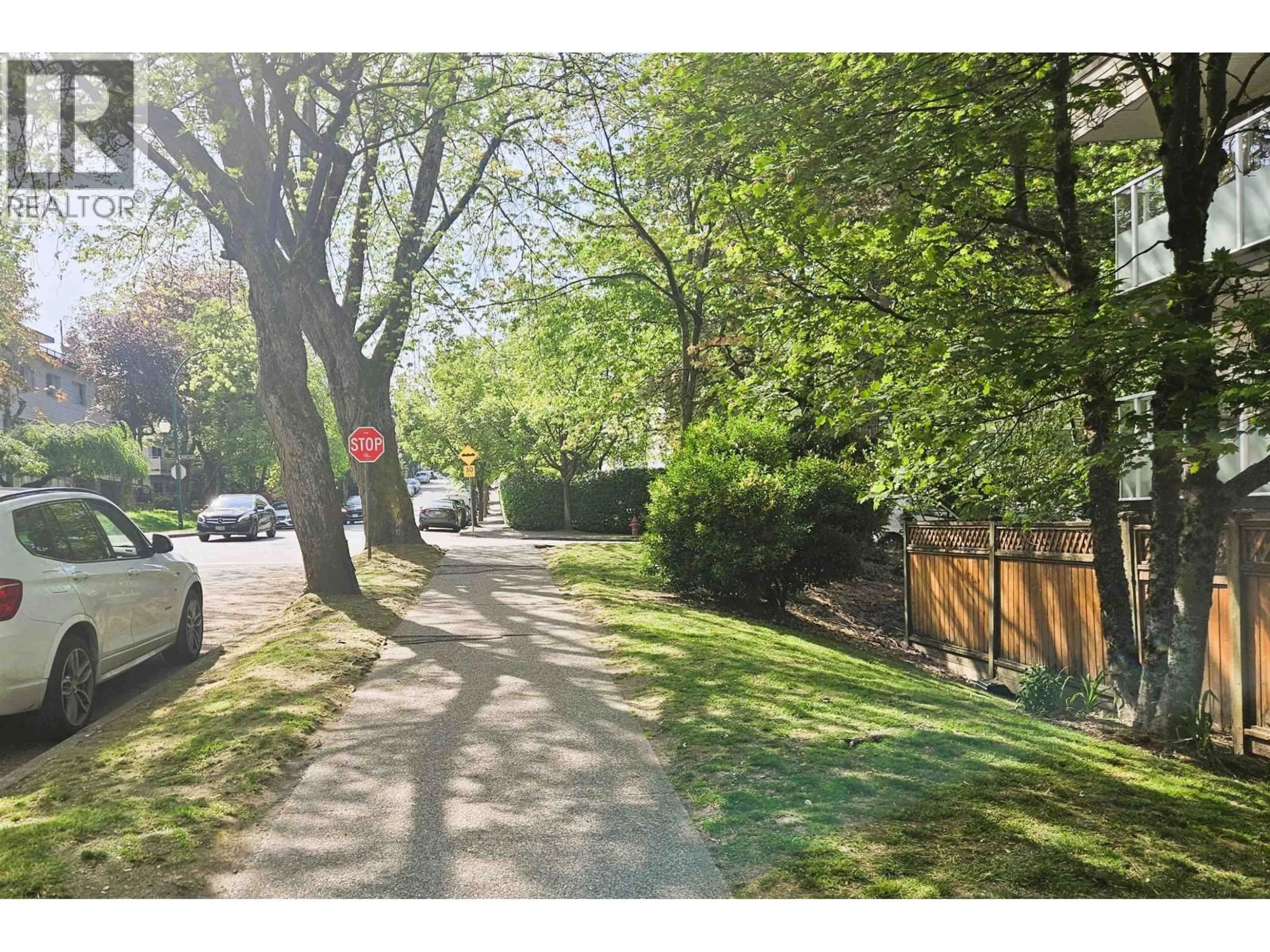 A pic from outside/outdoor area/front of a property/back of a property/a pic from drone, street for 309 - 825 7TH AVENUE, Vancouver British Columbia V5T1P4