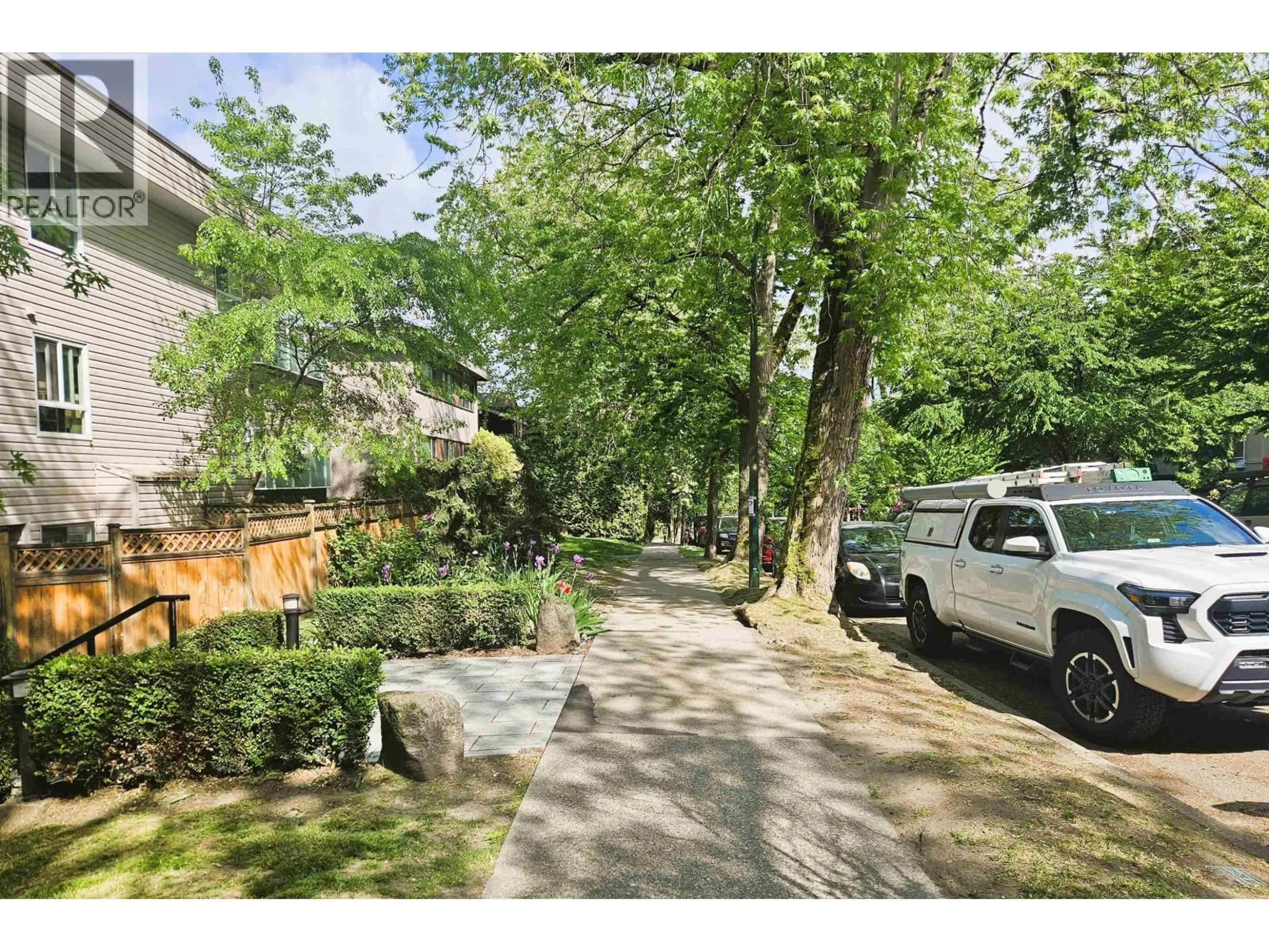 A pic from outside/outdoor area/front of a property/back of a property/a pic from drone, street for 309 - 825 7TH AVENUE, Vancouver British Columbia V5T1P4