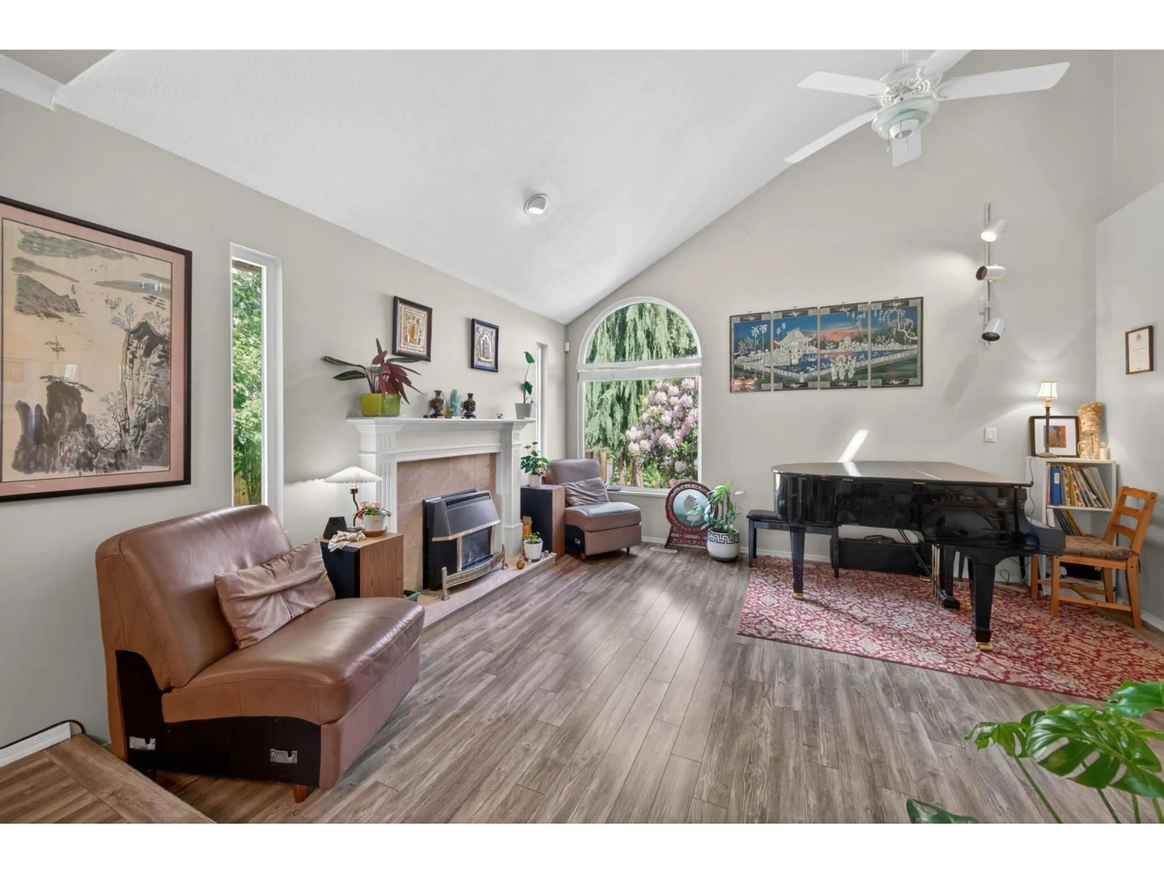 Living room with furniture, unknown for 9465 164 STREET, Surrey British Columbia V4N3C8