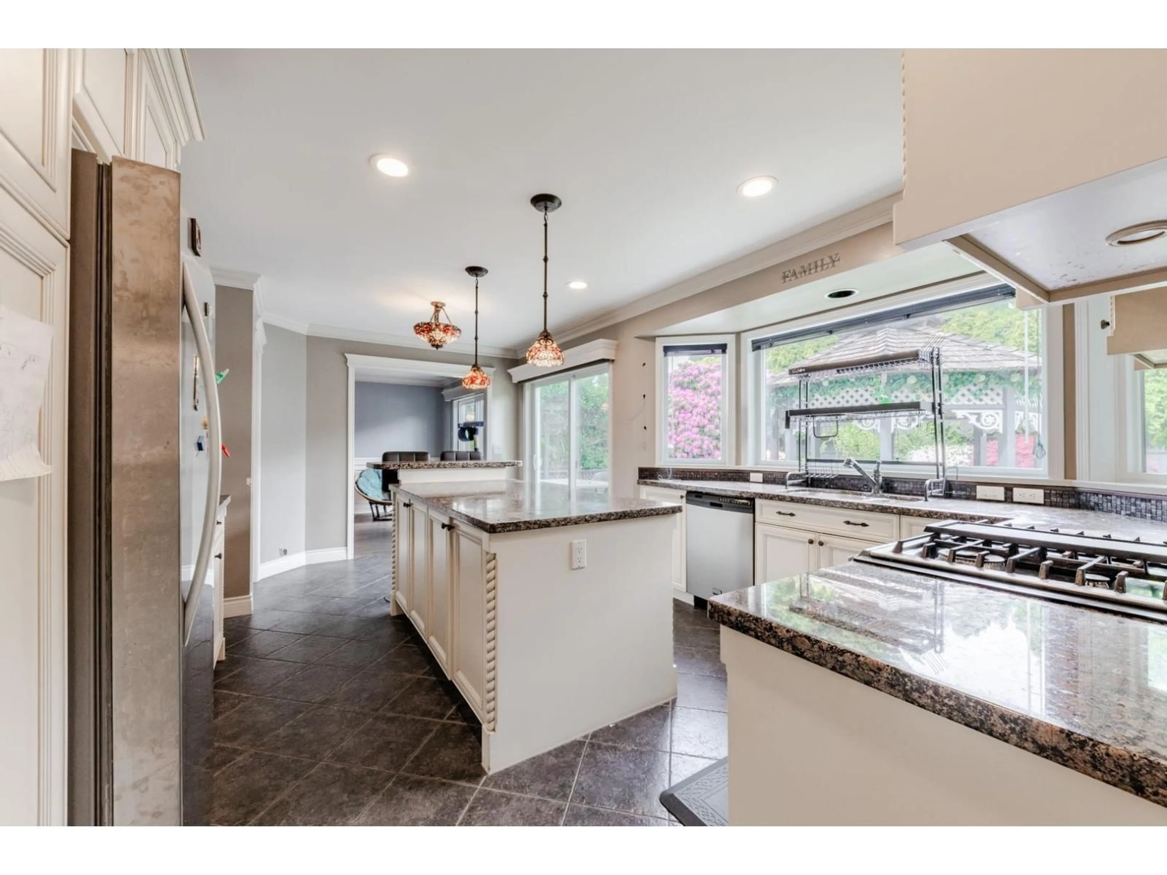 Open concept kitchen, ceramic/tile floor for 12931 18 AVENUE, Surrey British Columbia V4A7P7