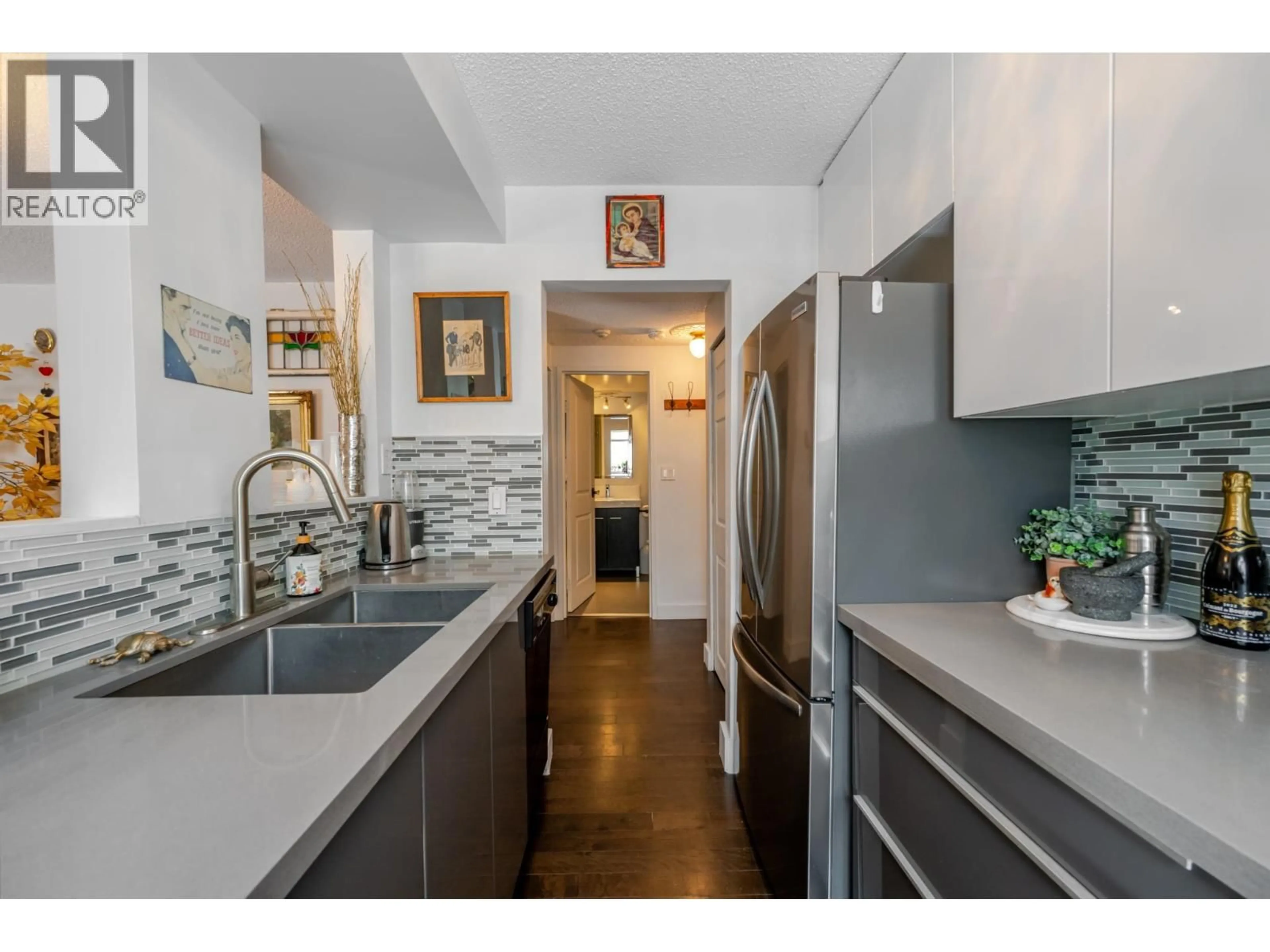 Open concept kitchen, ceramic/tile floor for 101 - 1875 8TH AVENUE, Vancouver British Columbia V6J1V9