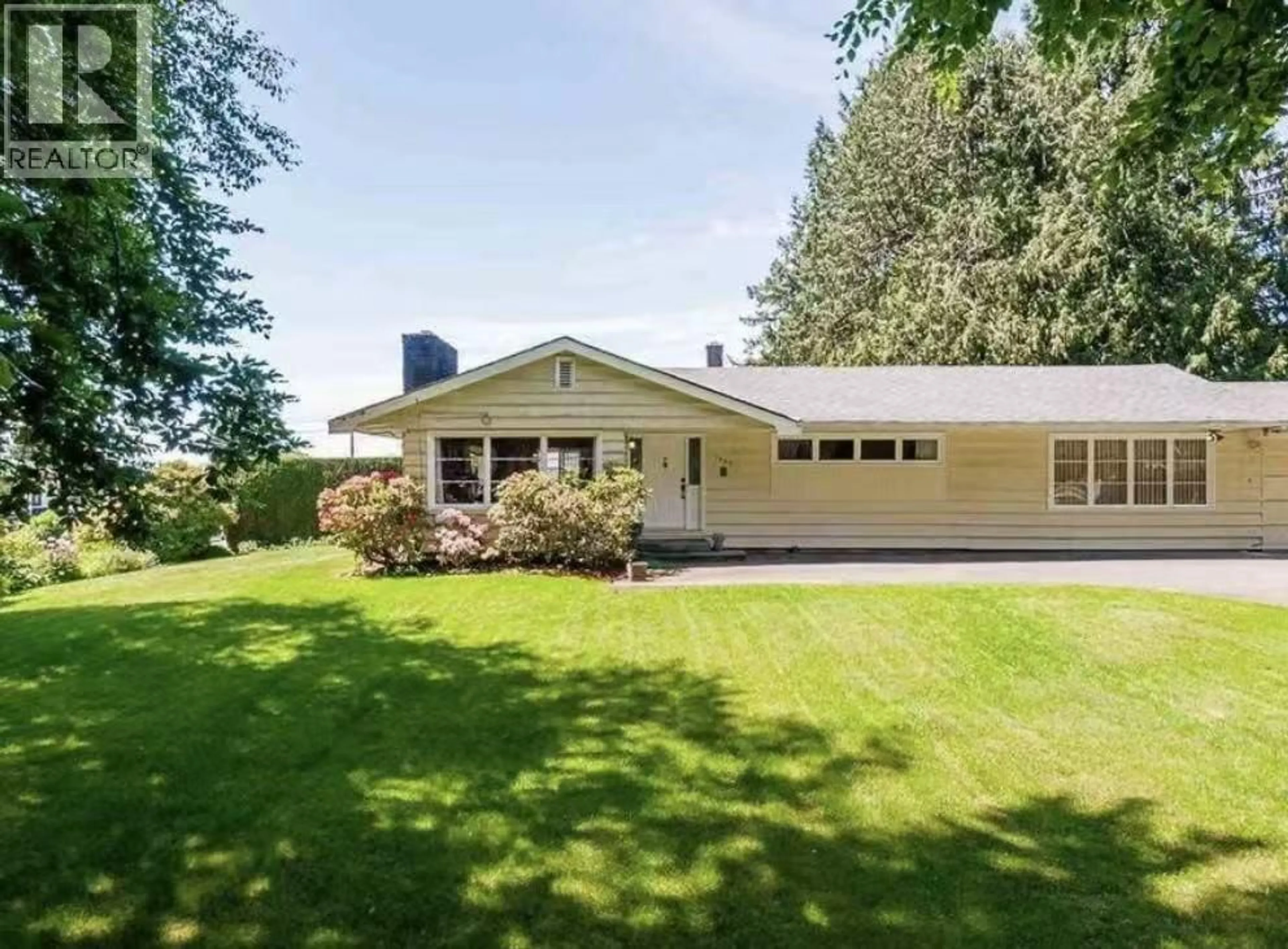 Home with vinyl exterior material, unknown for 7441 MCKAY AVENUE, Burnaby British Columbia V5J3S9