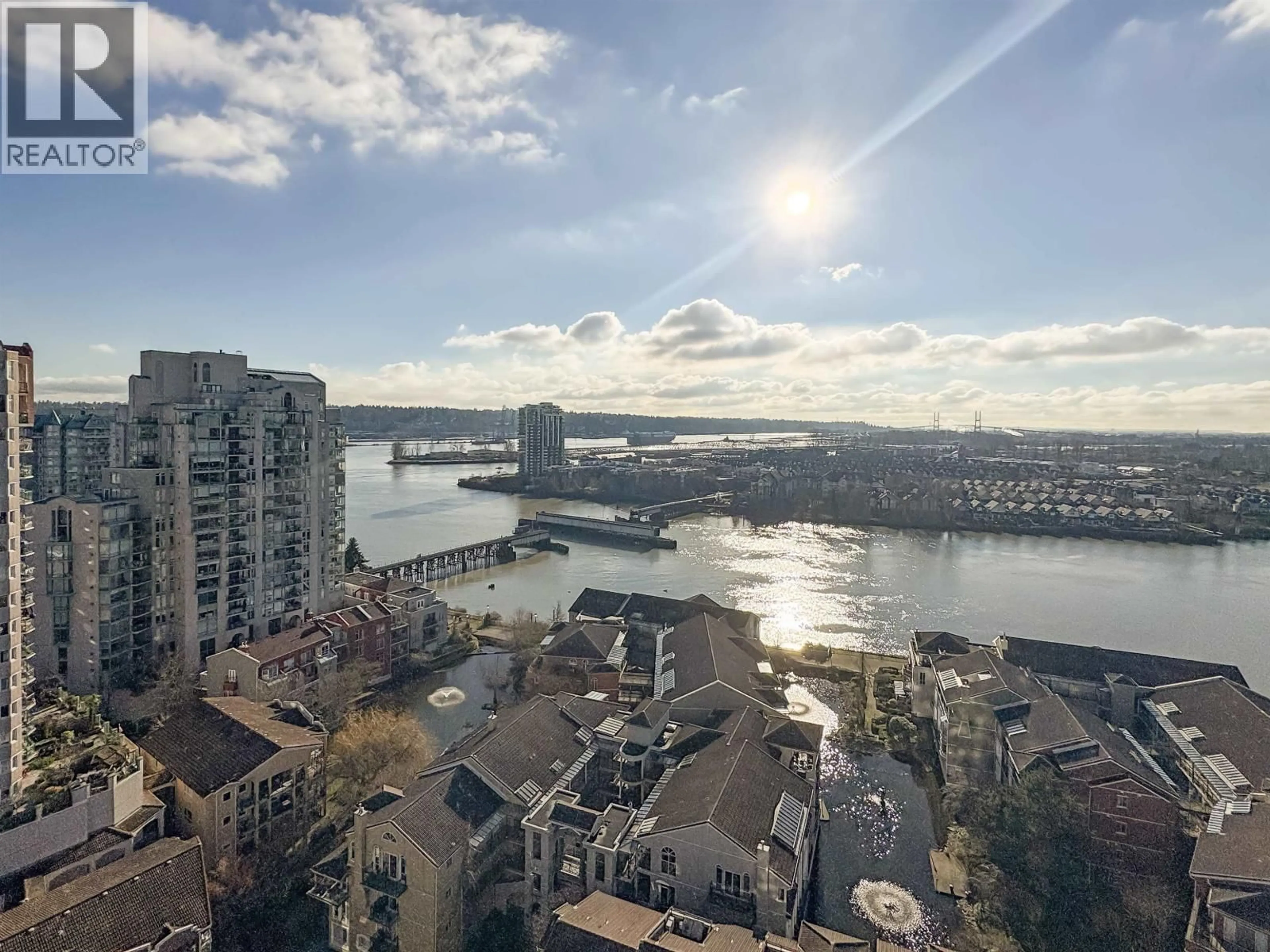 A pic from outside/outdoor area/front of a property/back of a property/a pic from drone, water/lake/river/ocean view for 1 RENAISSANCE SQUARE, New Westminster British Columbia V3M0B6
