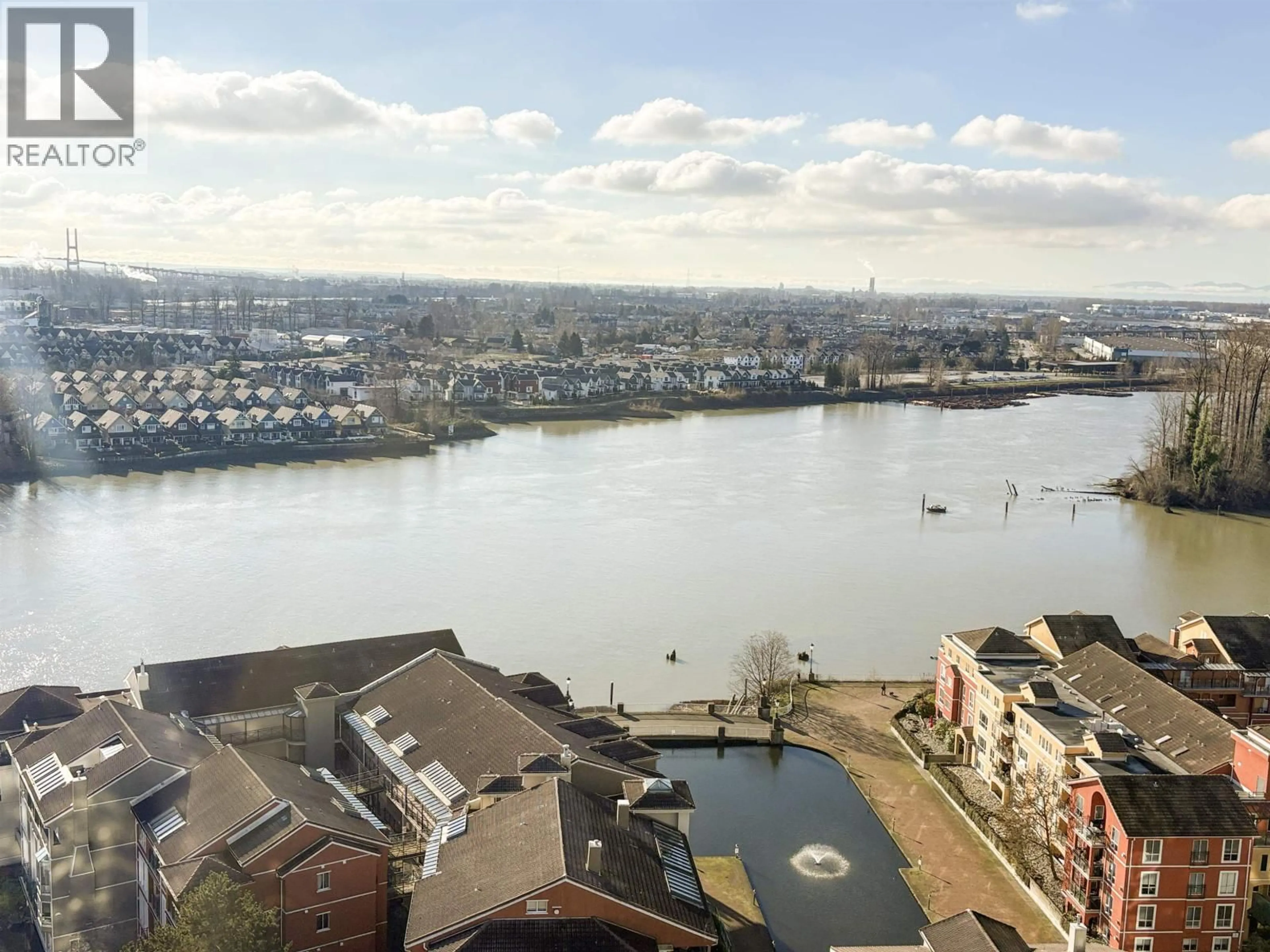 A pic from outside/outdoor area/front of a property/back of a property/a pic from drone, water/lake/river/ocean view for 1 RENAISSANCE SQUARE, New Westminster British Columbia V3M0B6