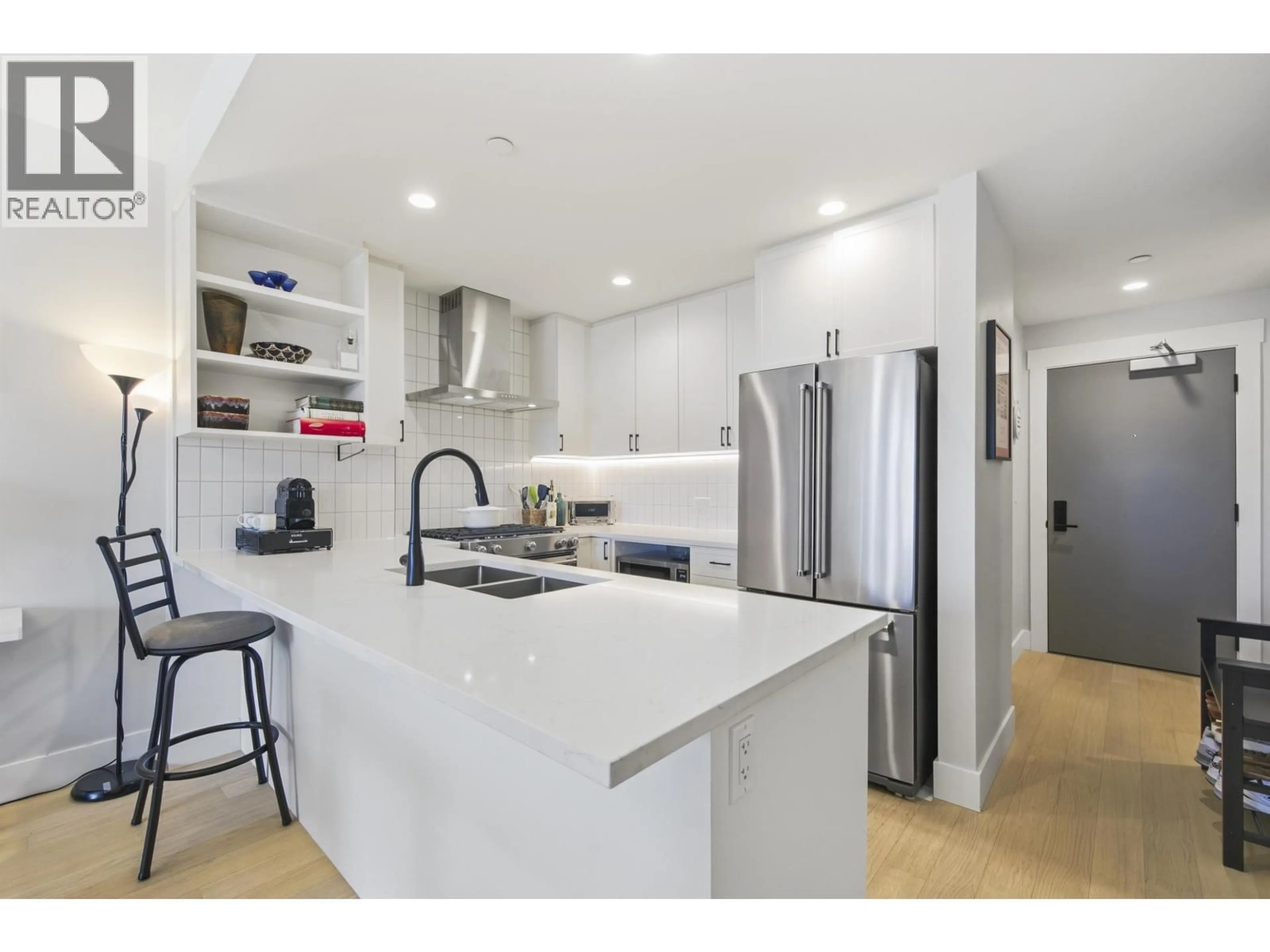 Open concept kitchen, unknown for 204 - 22265 DEWDNEY TRUNK ROAD, Maple Ridge British Columbia V2X3J1