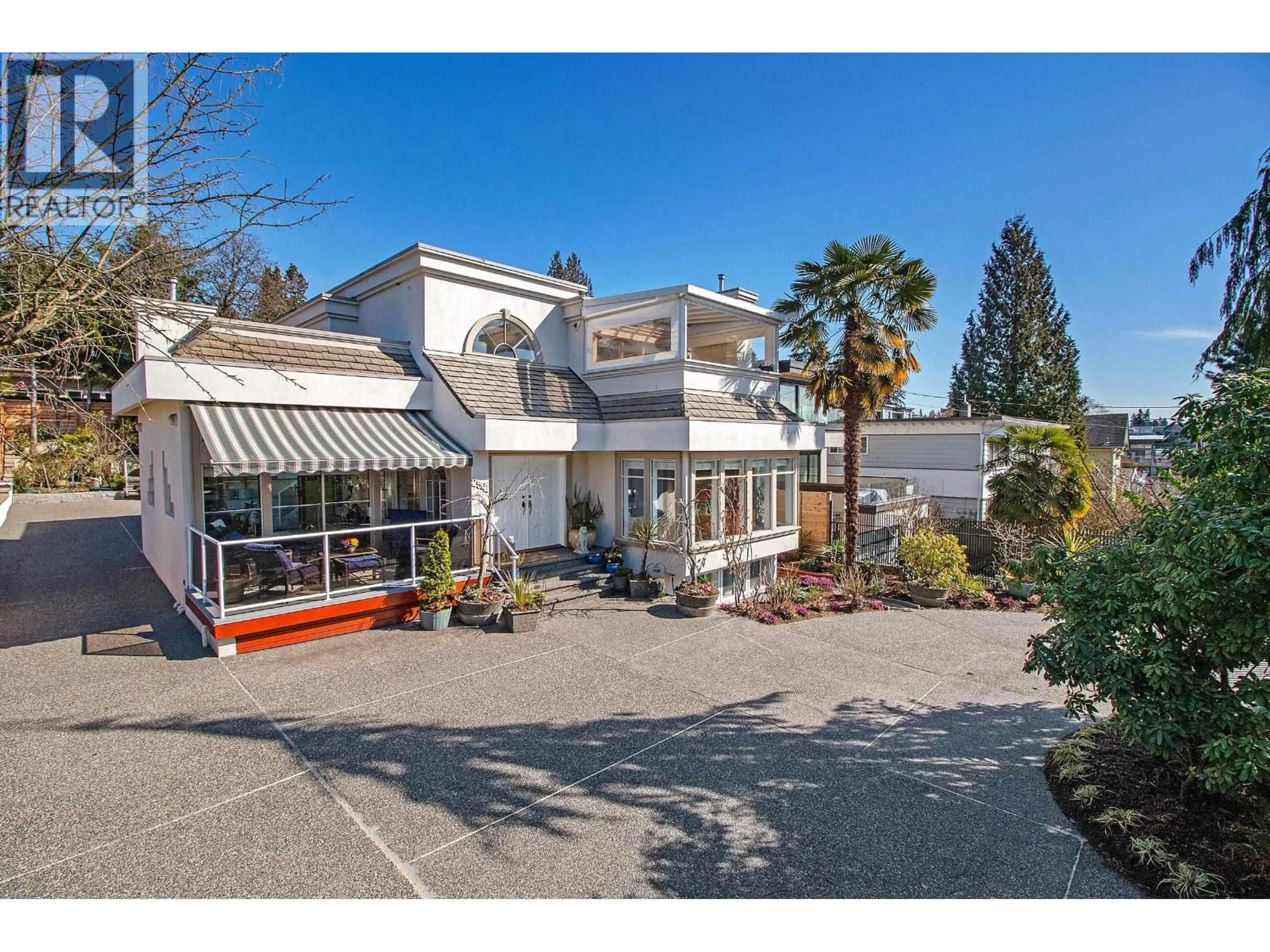 A pic from outside/outdoor area/front of a property/back of a property/a pic from drone, street for 2541 MARINE DRIVE, West Vancouver British Columbia V7V1L5